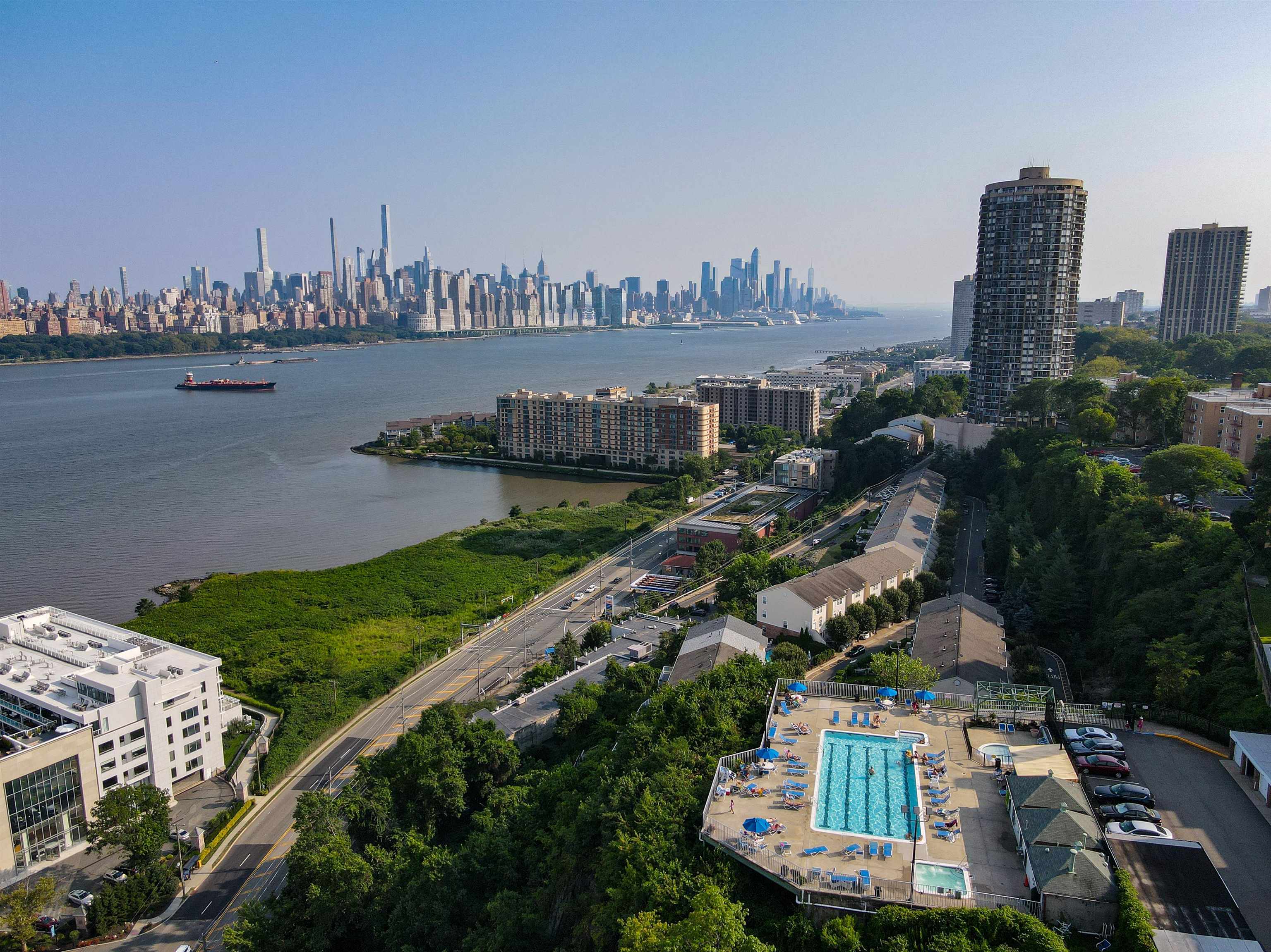 8550 BLVD EAST Unit: 1A