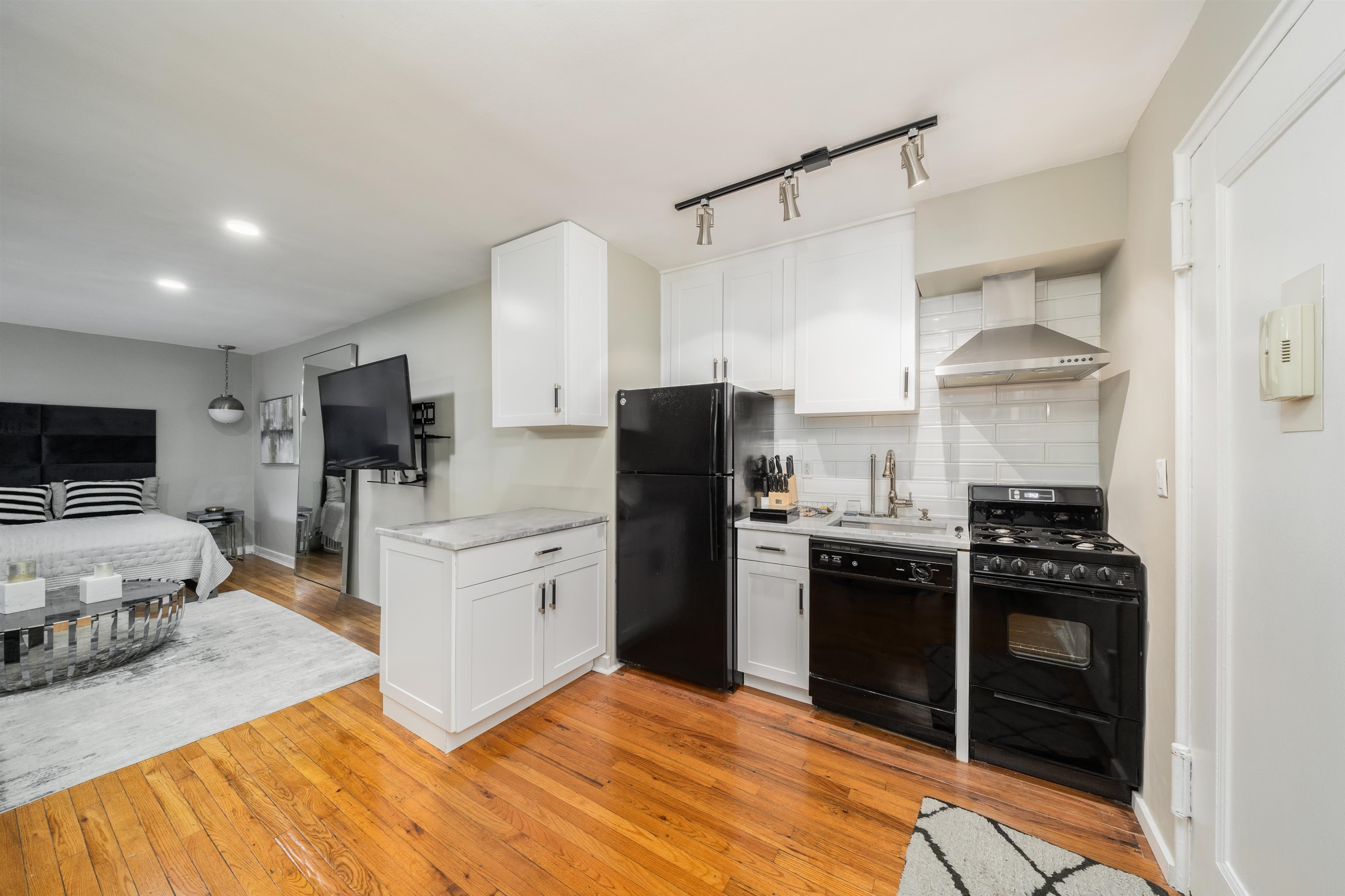 8550 BLVD EAST Unit: 1A