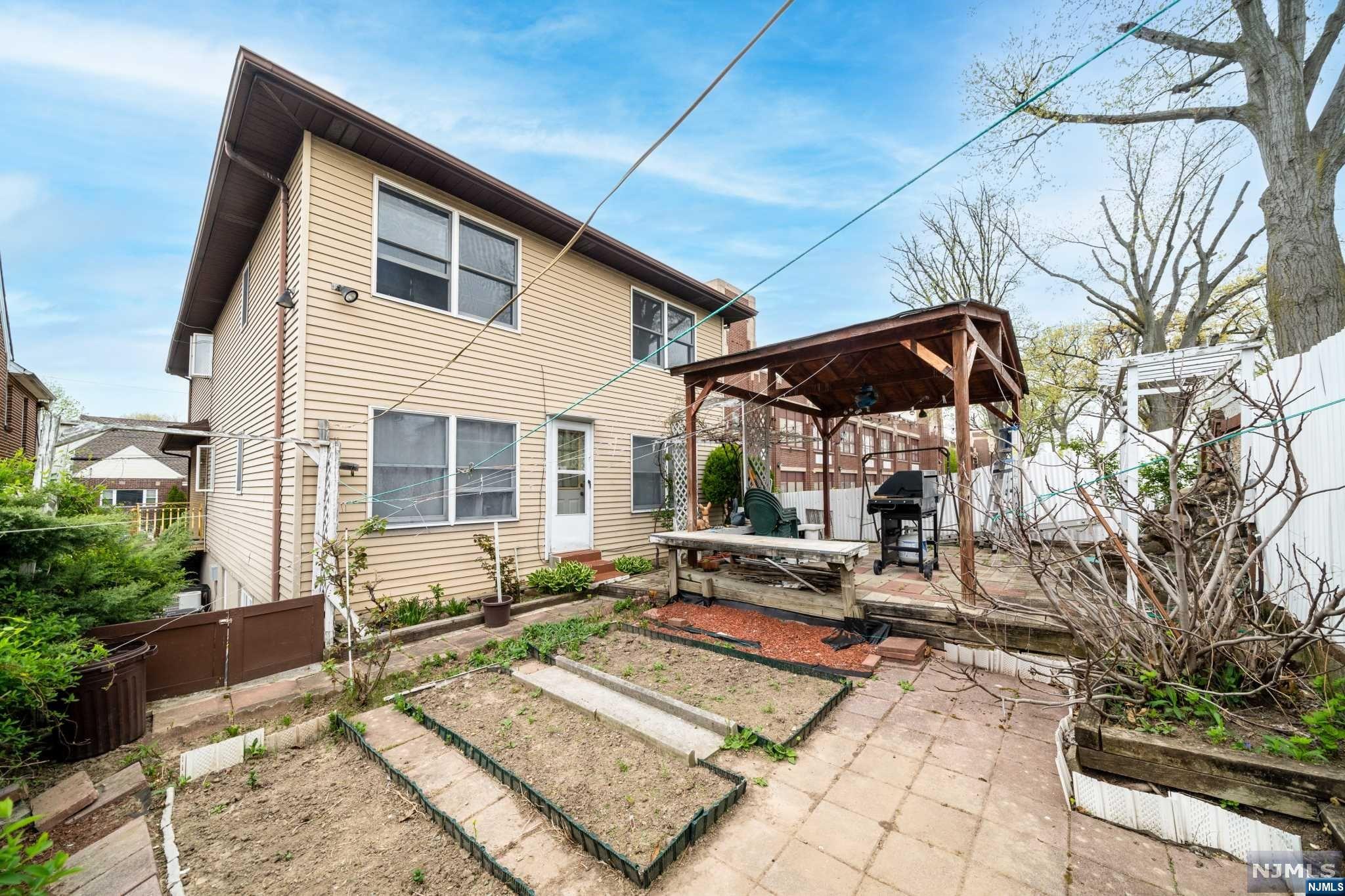 556 Longview Avenue