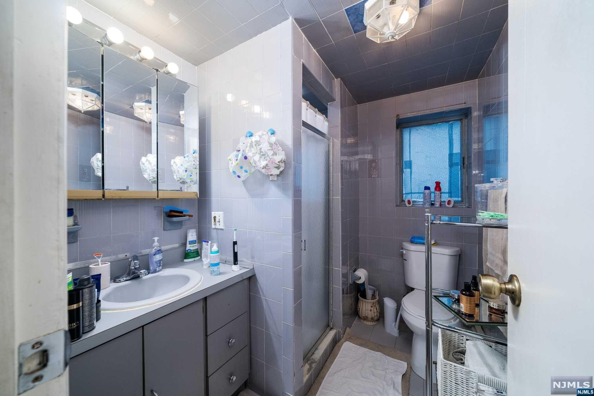 556 Longview Avenue