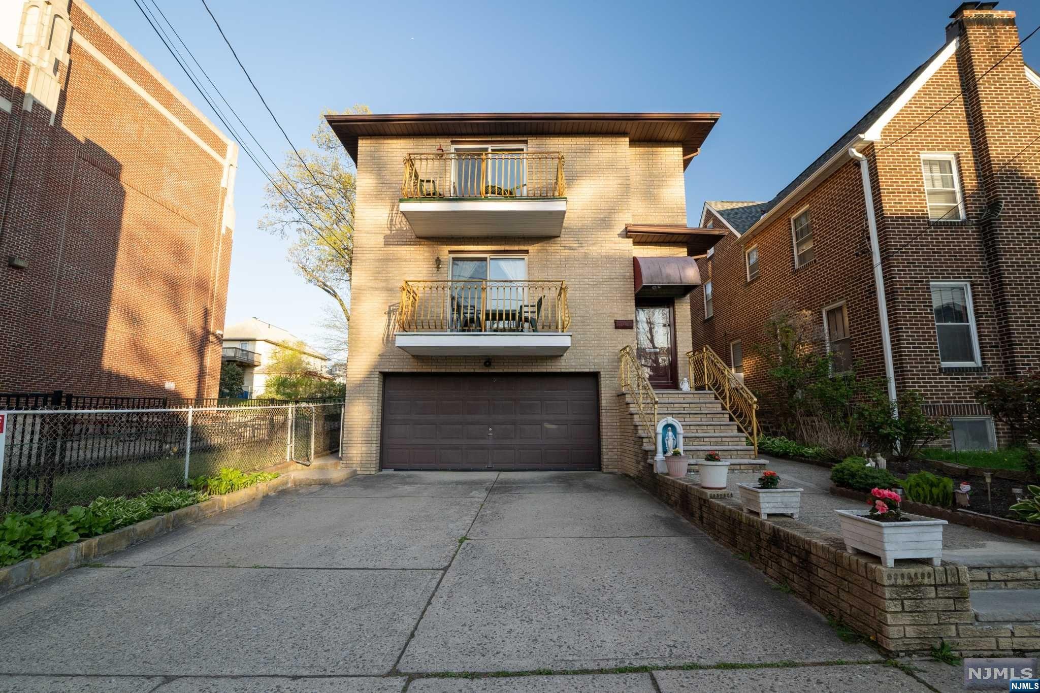 556 Longview Avenue