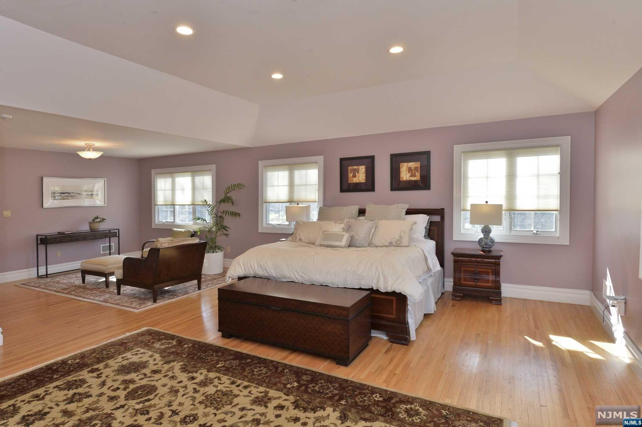 60 Pinehill Drive