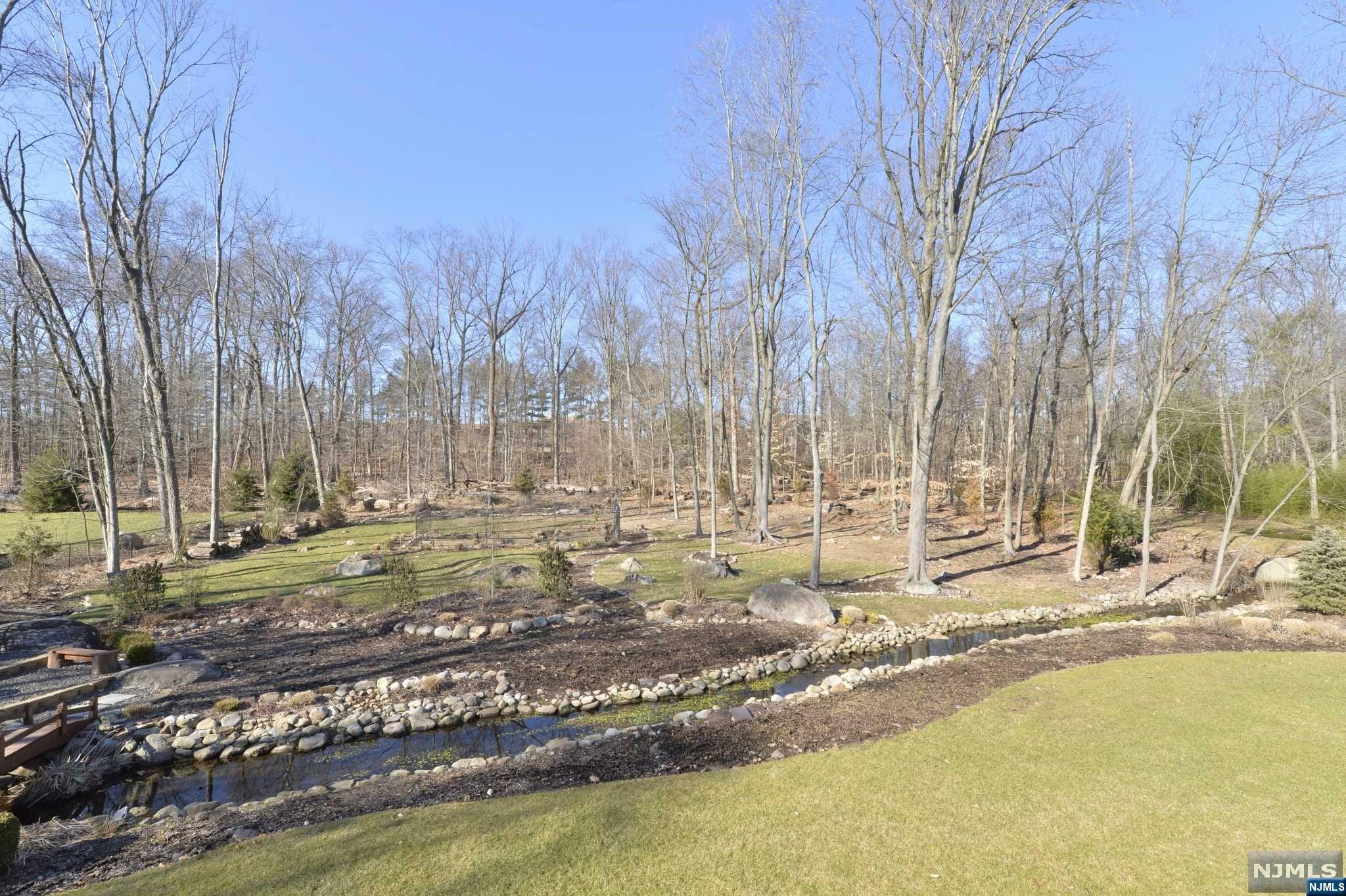 60 Pinehill Drive
