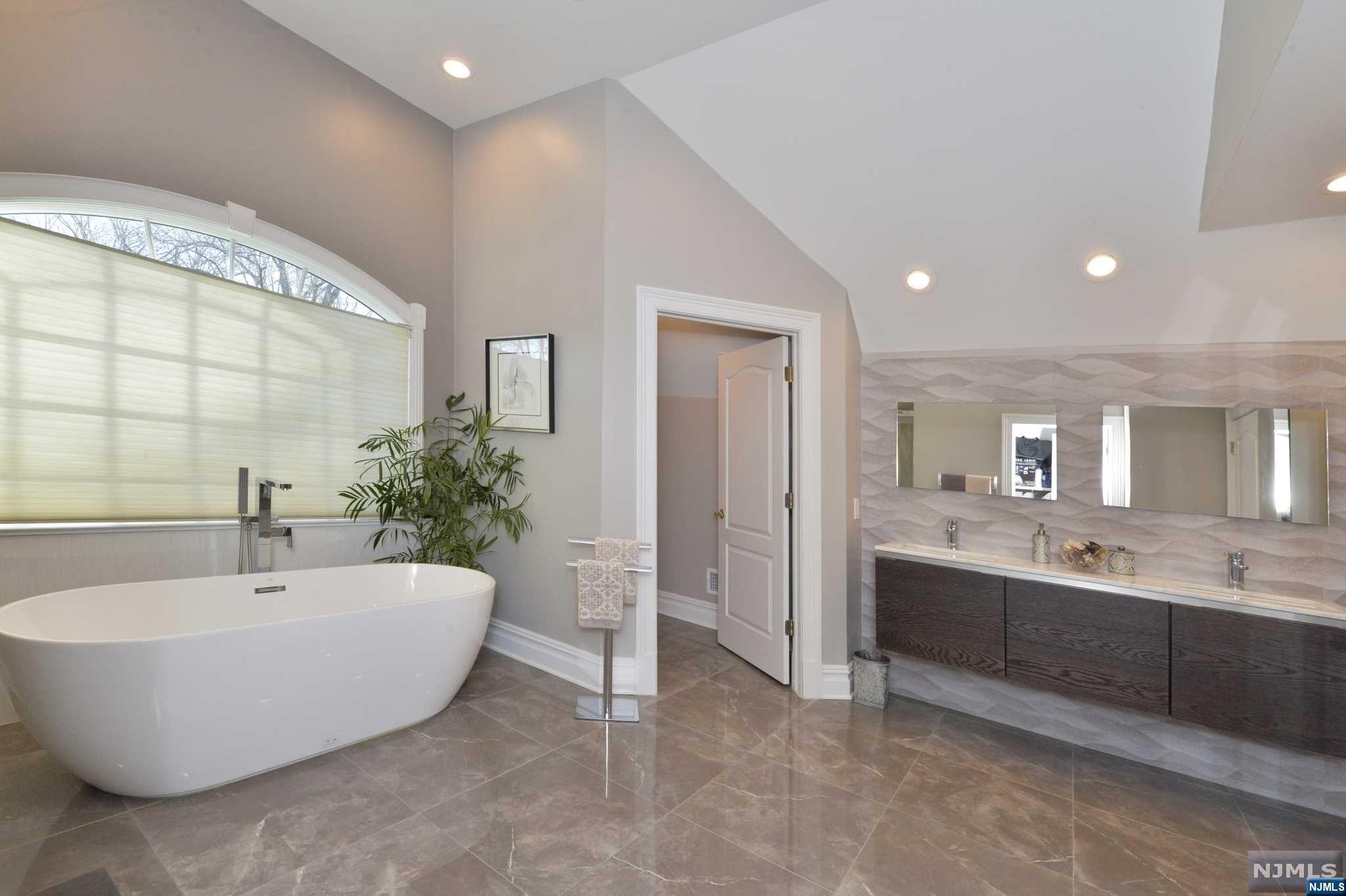 60 Pinehill Drive