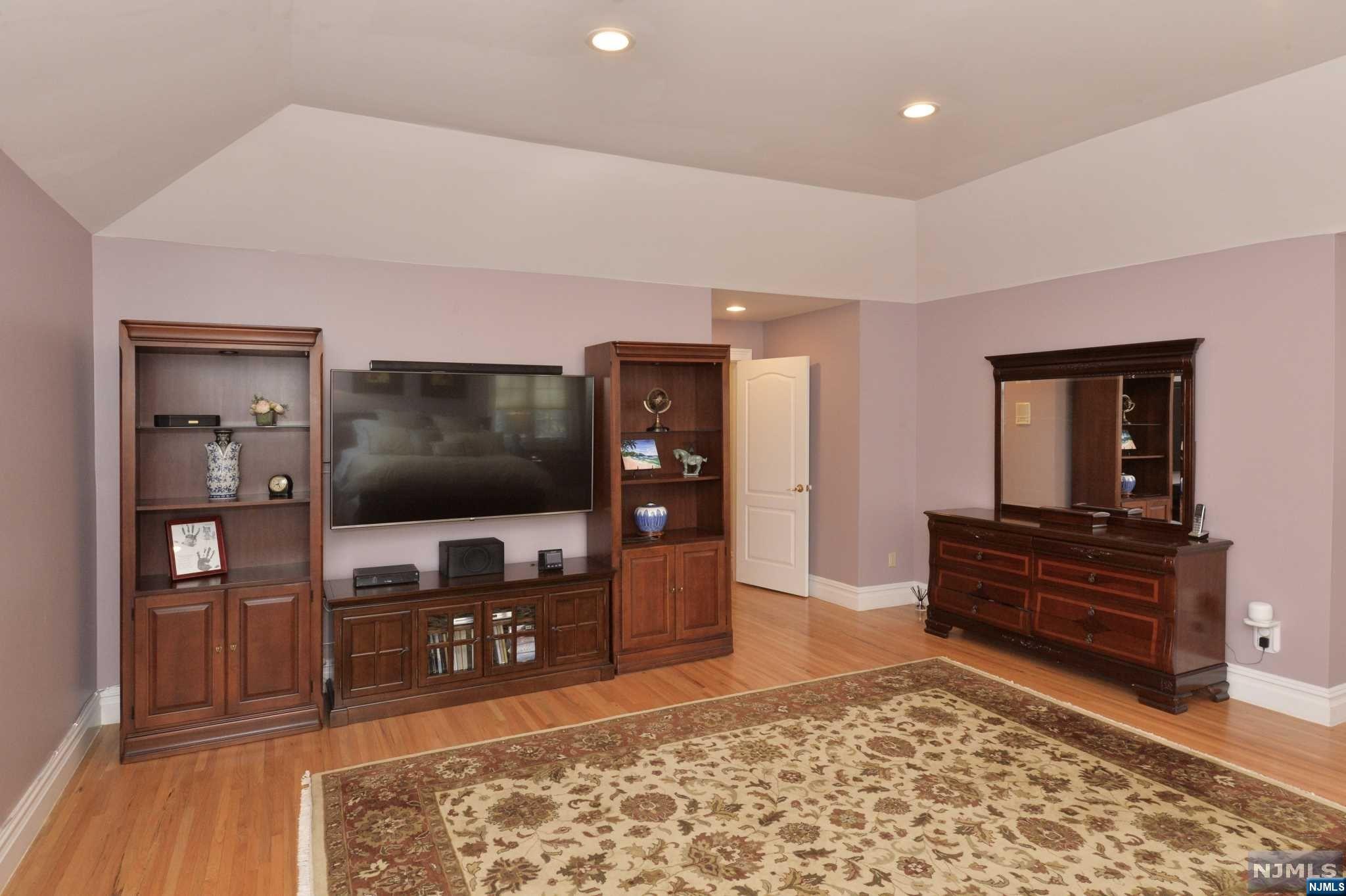 60 Pinehill Drive