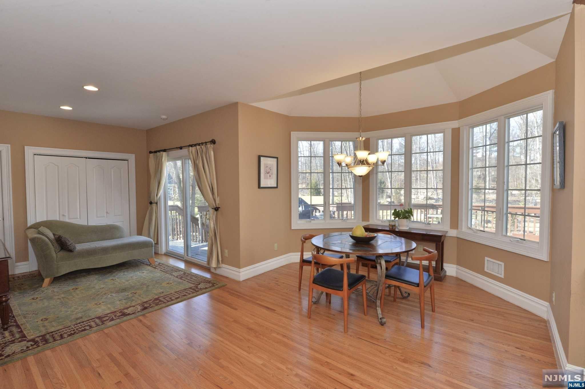 60 Pinehill Drive