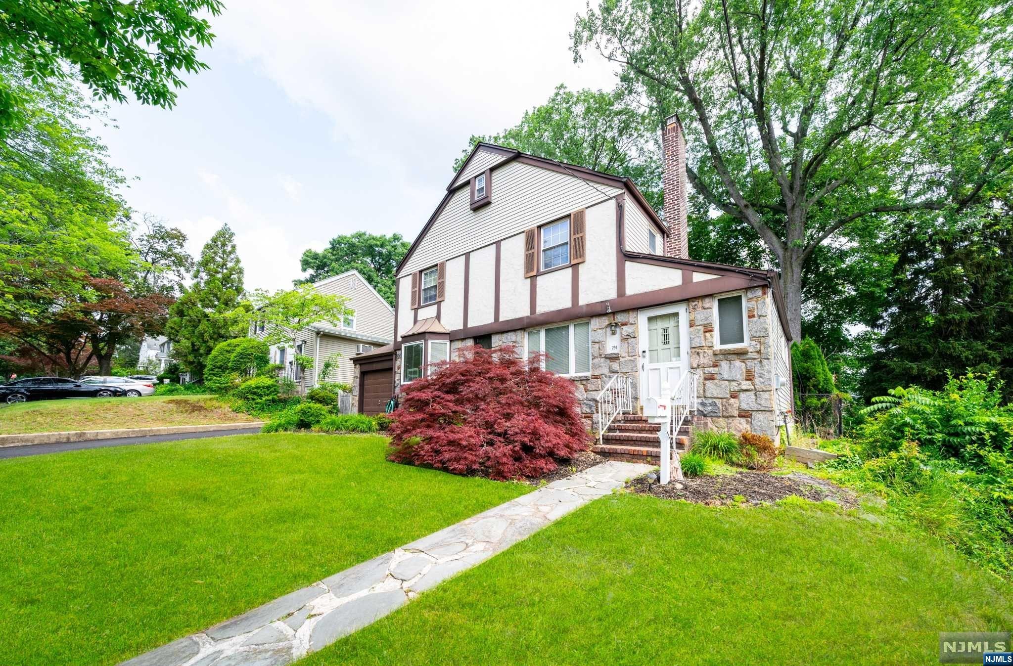 256 Manning Avenue