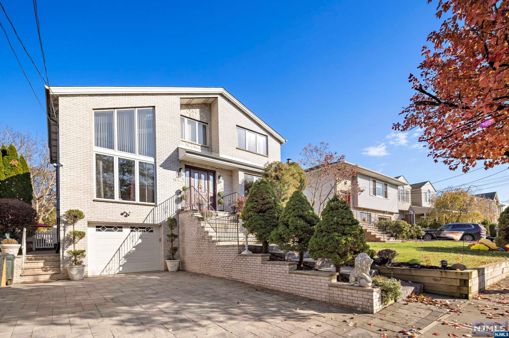11 Greenwood Avenue