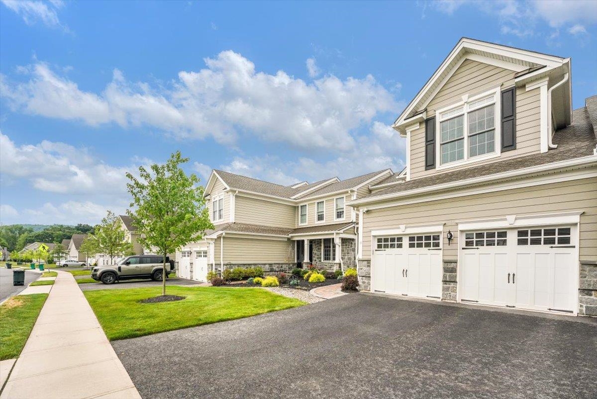 18 SILENT NEST WAY