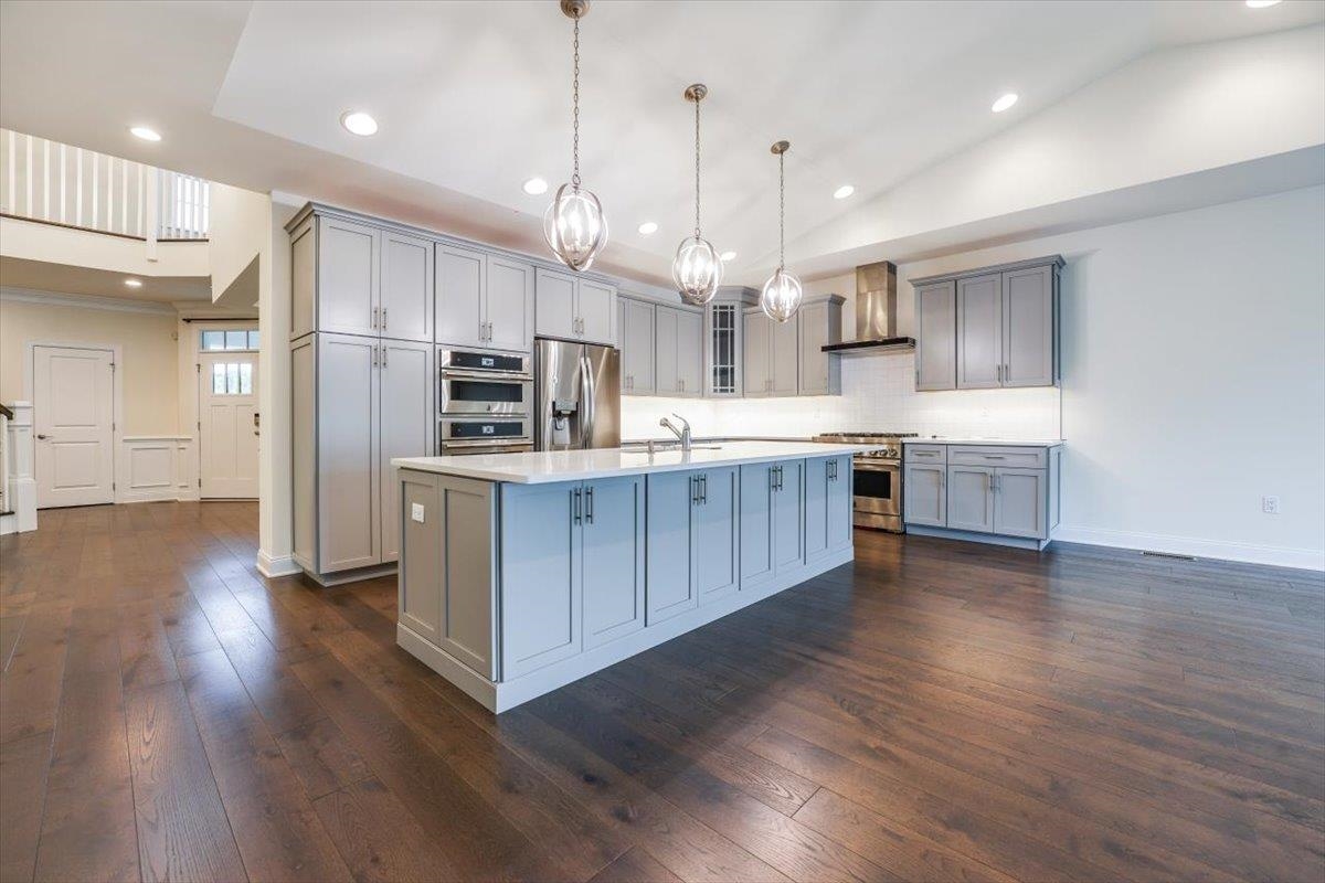 18 SILENT NEST WAY