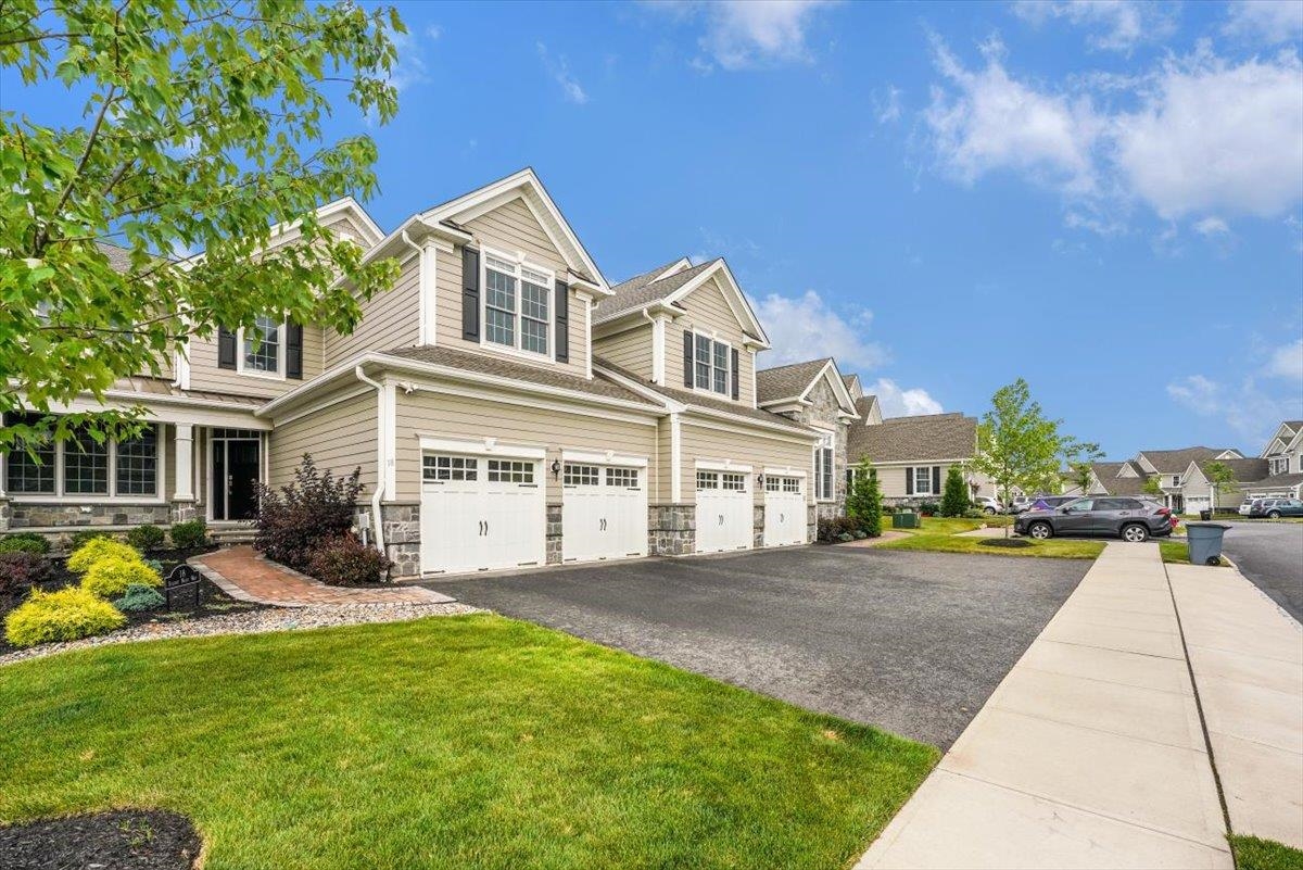 18 SILENT NEST WAY
