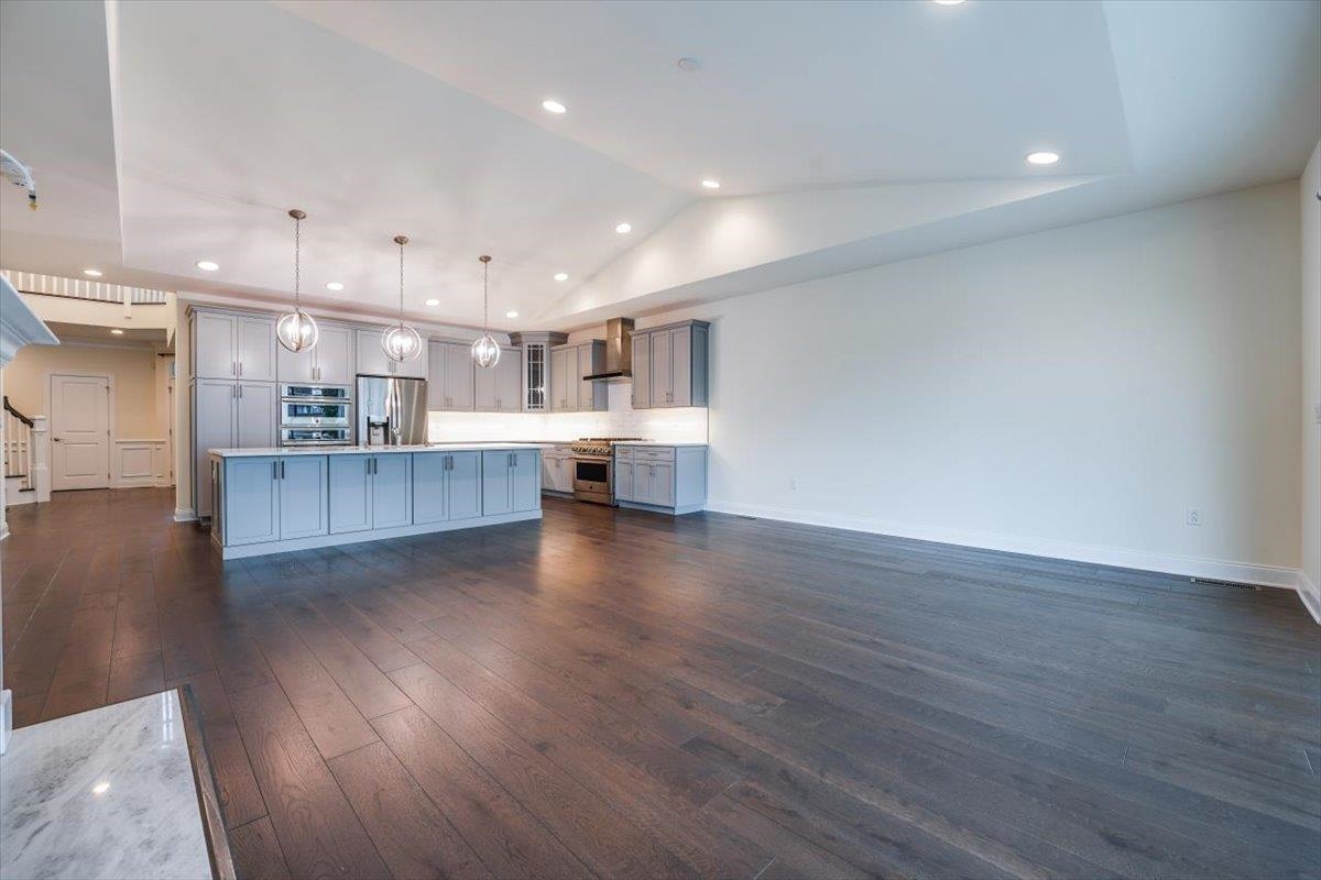 18 SILENT NEST WAY
