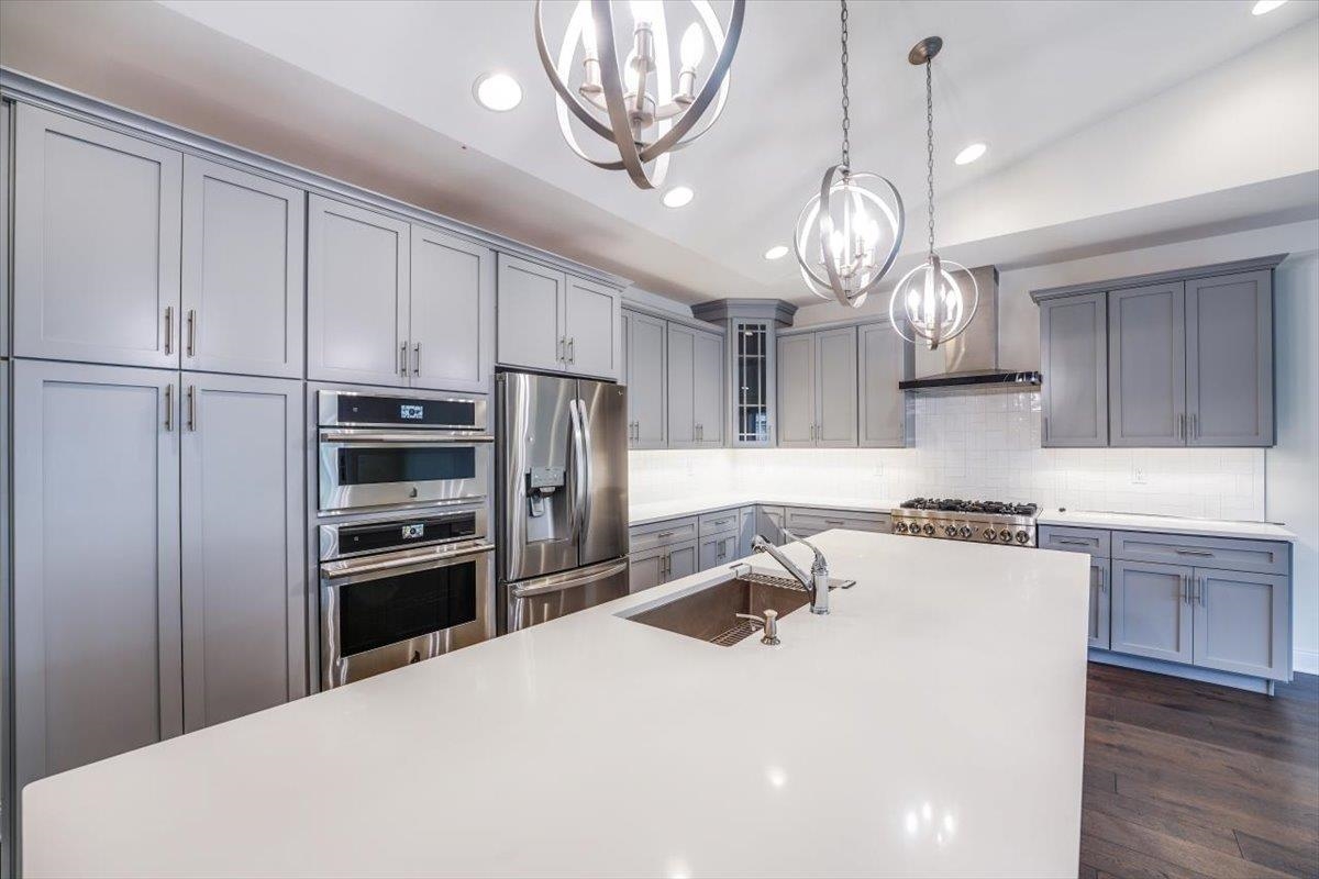 18 SILENT NEST WAY