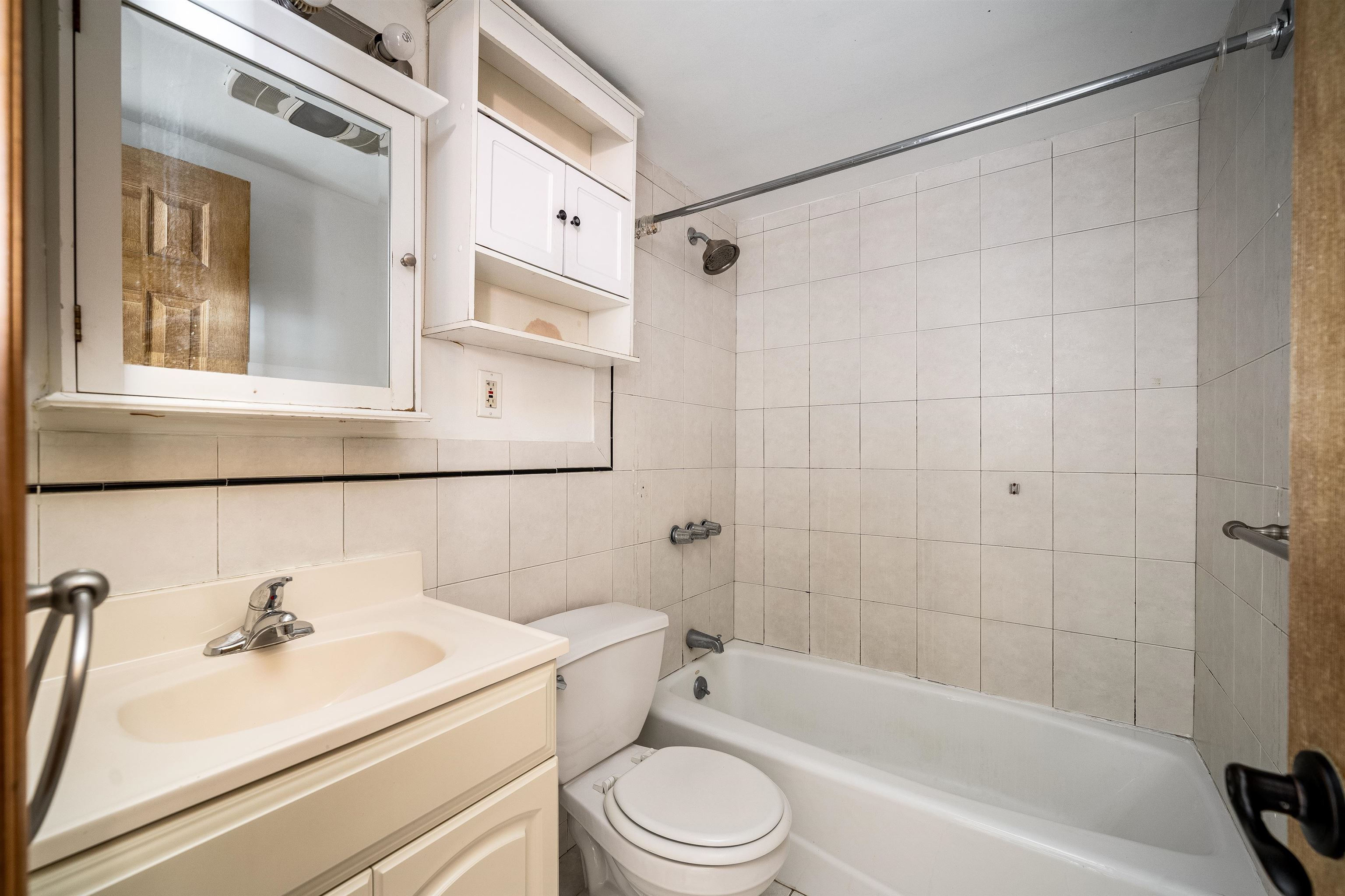 5 OAK ST Unit: 8