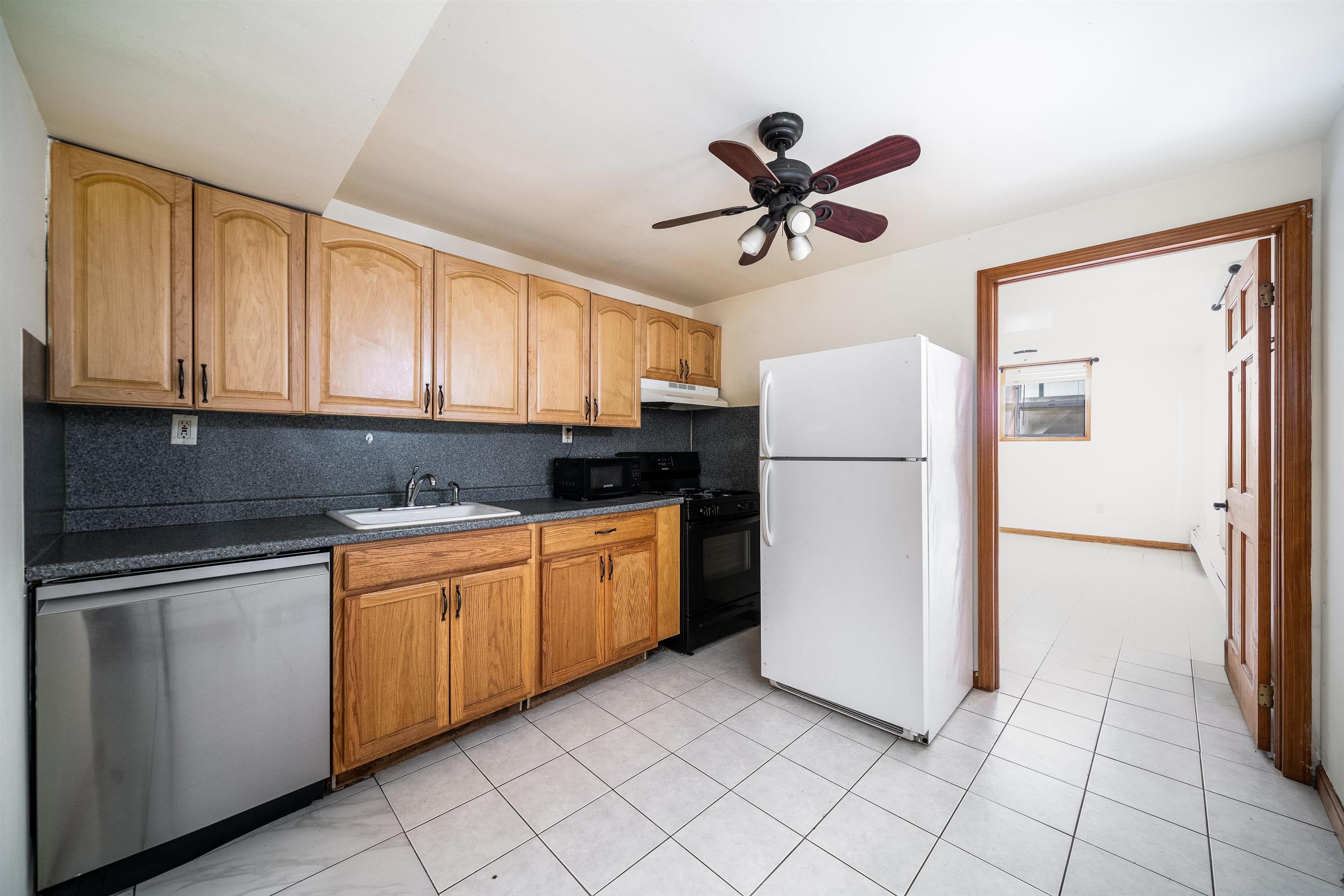 5 OAK ST Unit: 8