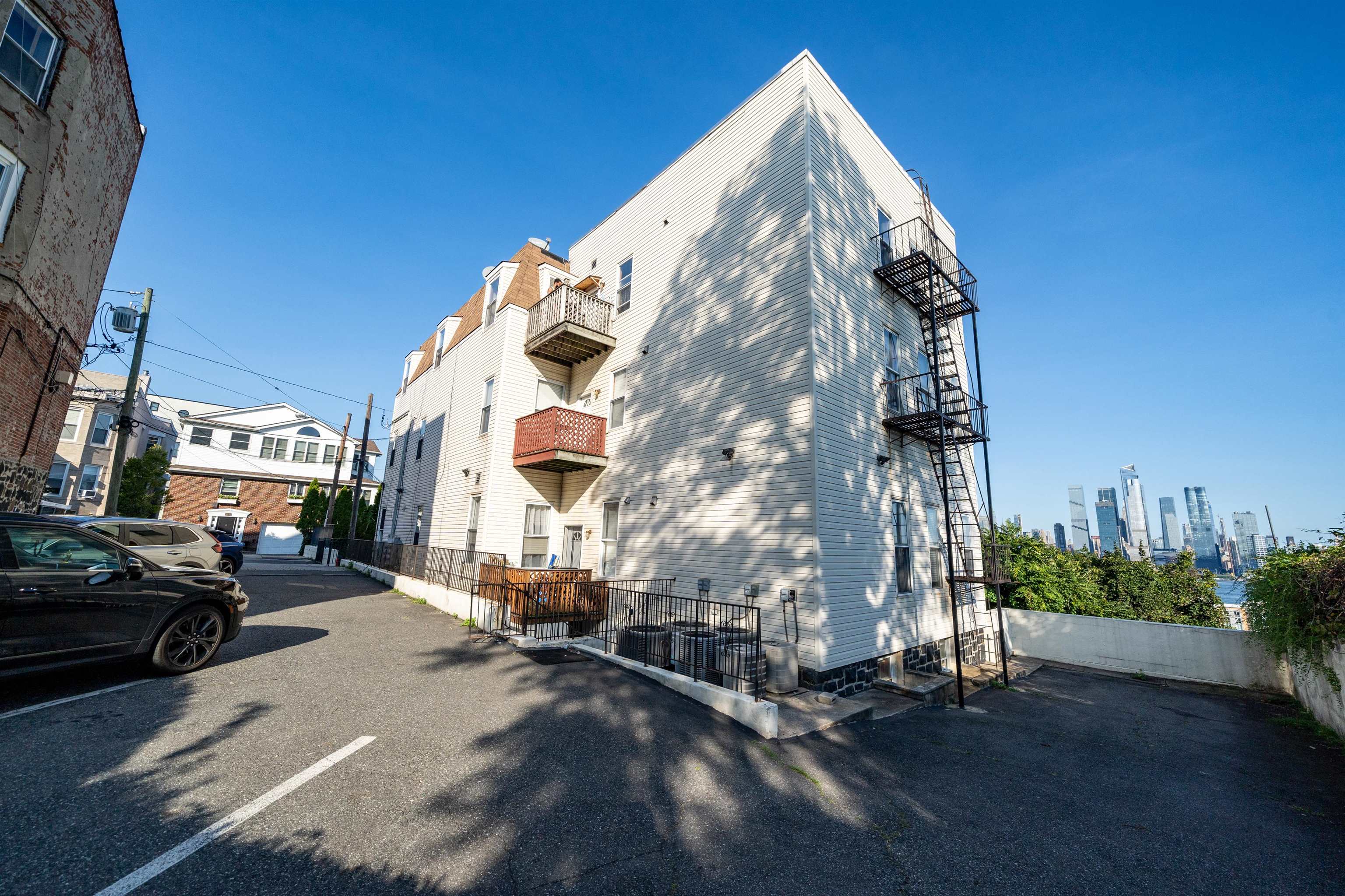 5 OAK ST Unit: 8