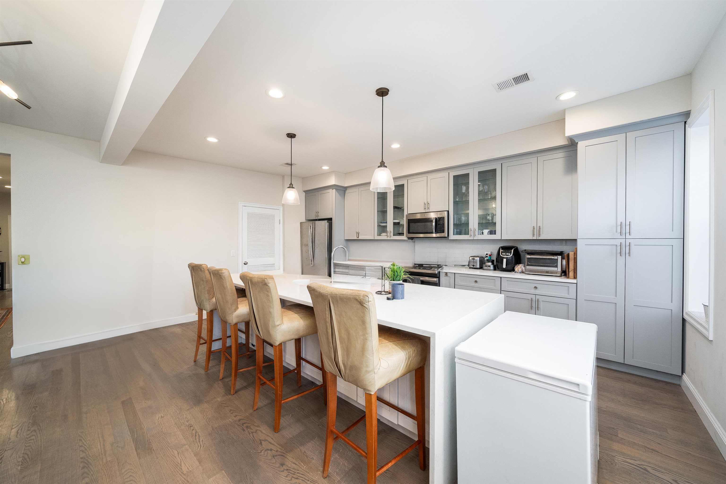16 OAK AVE