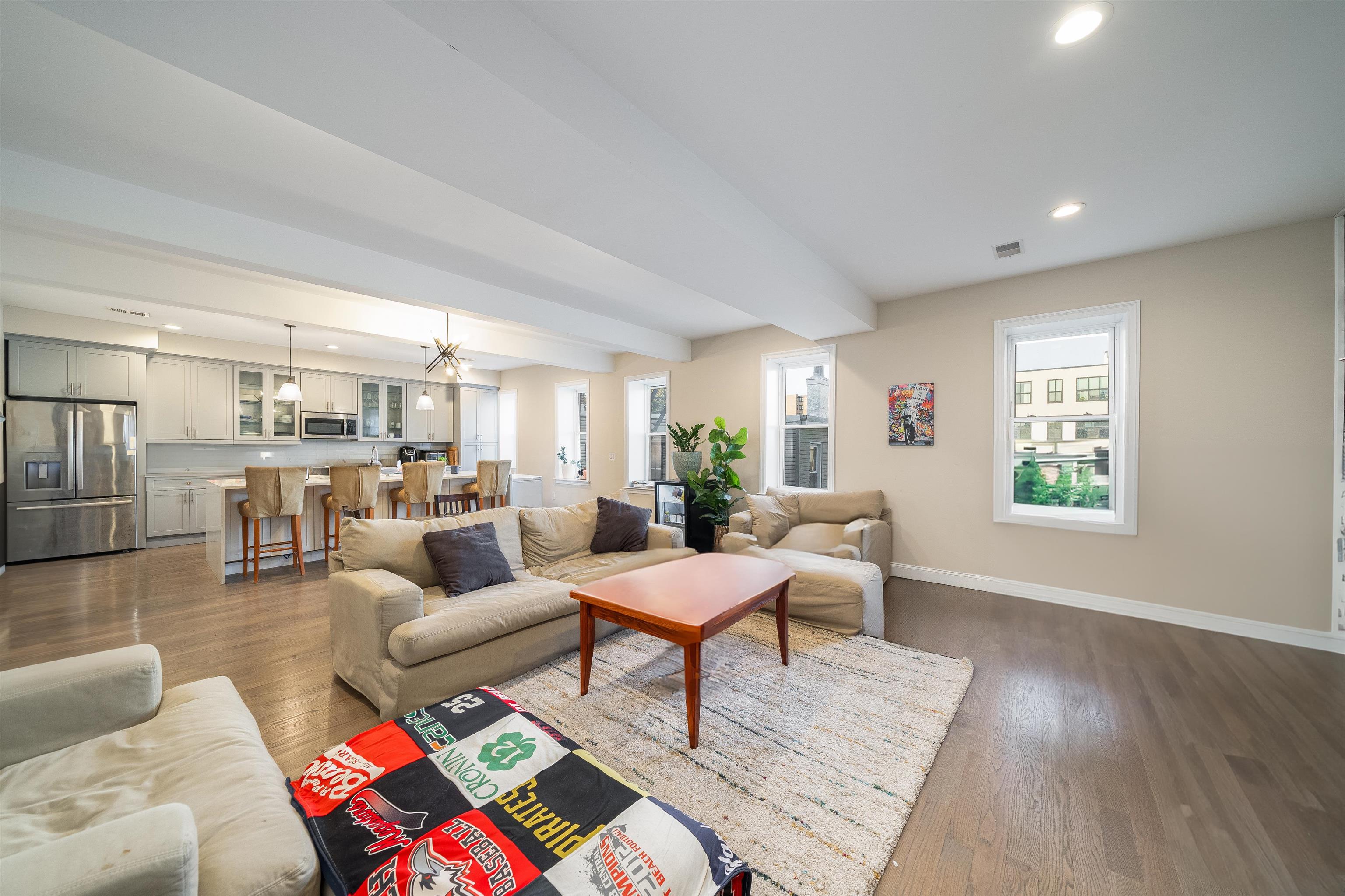16 OAK AVE