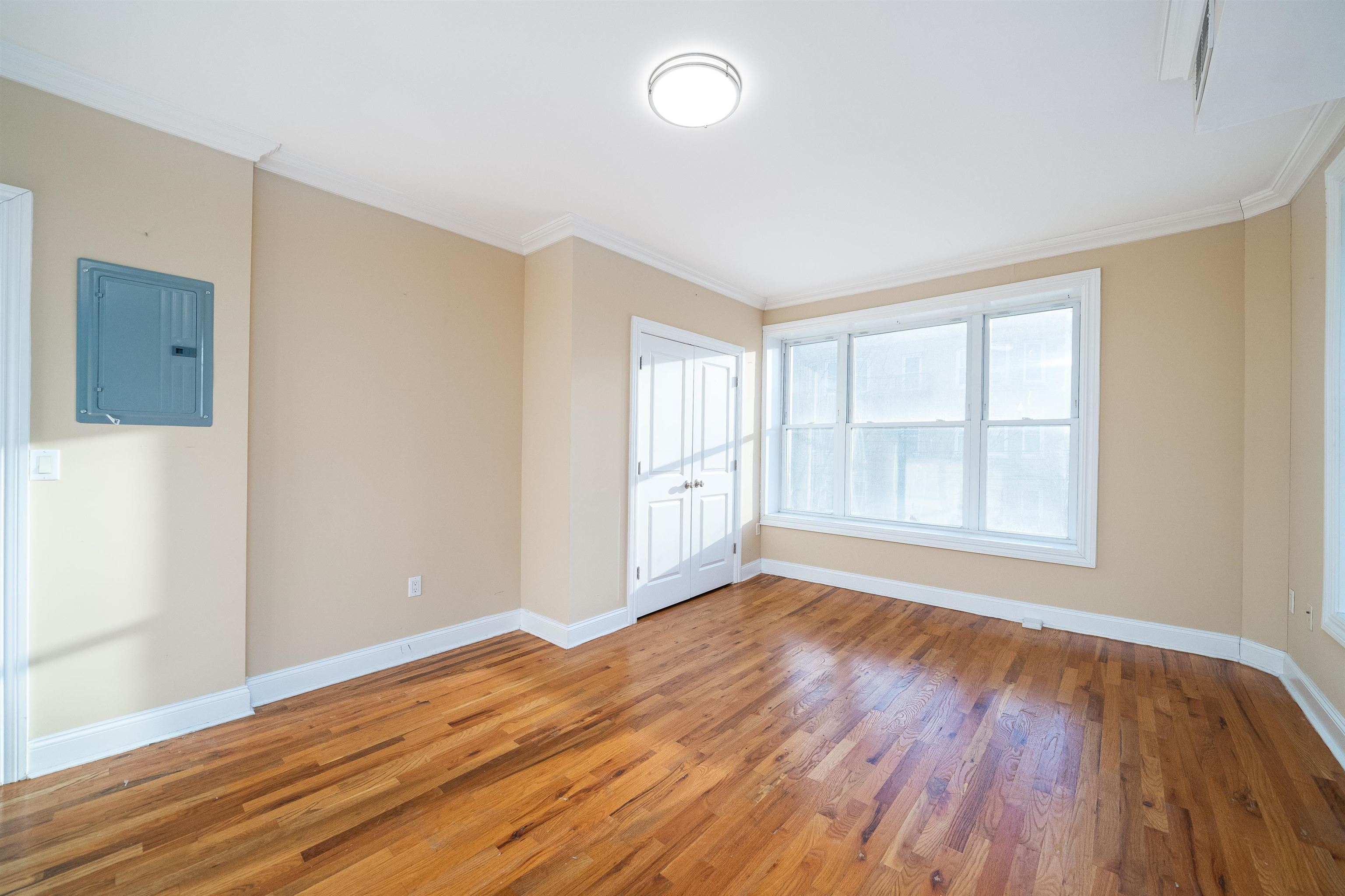 18 OAK ST Unit: 4