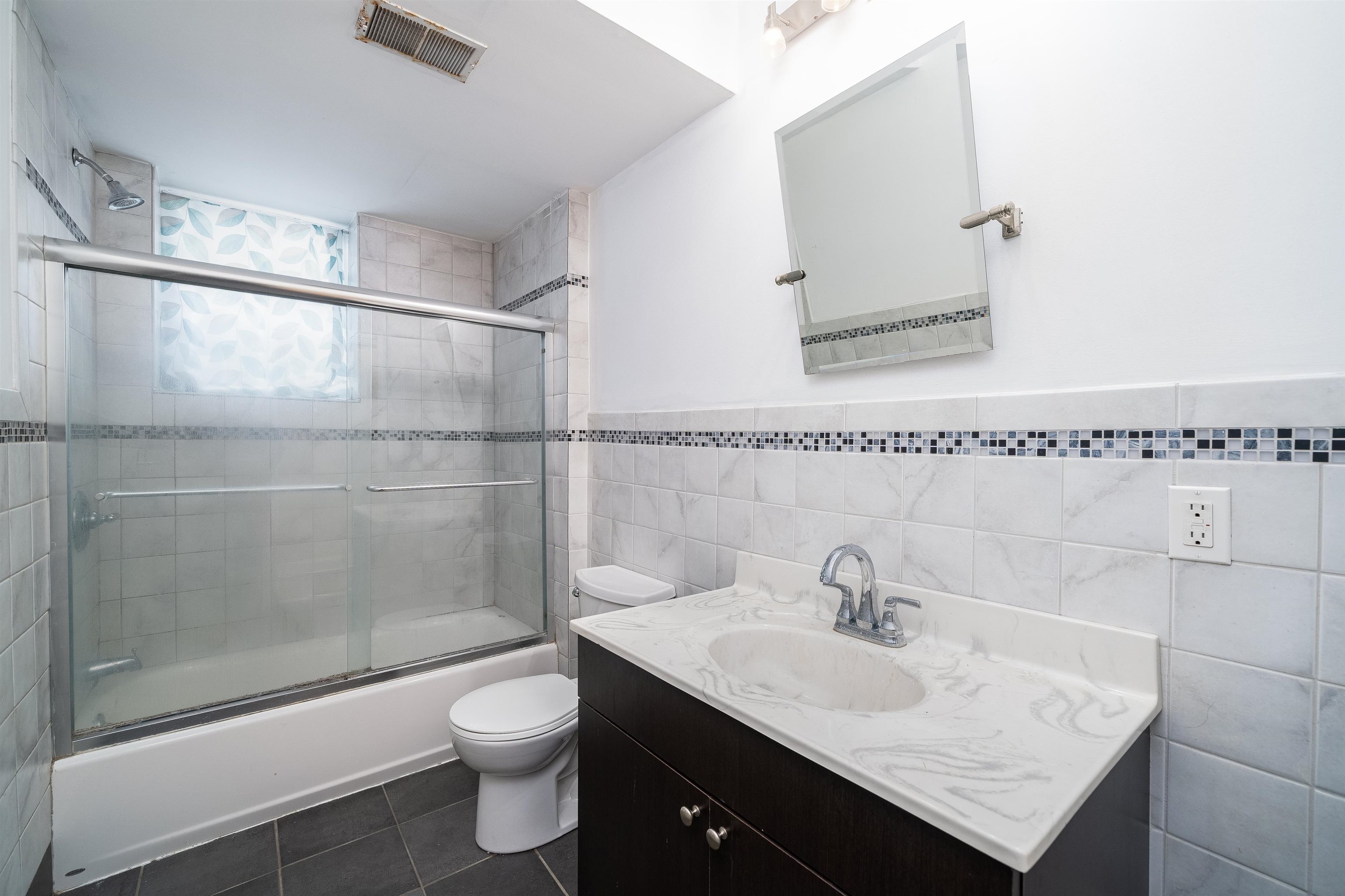 18 OAK ST Unit: 4