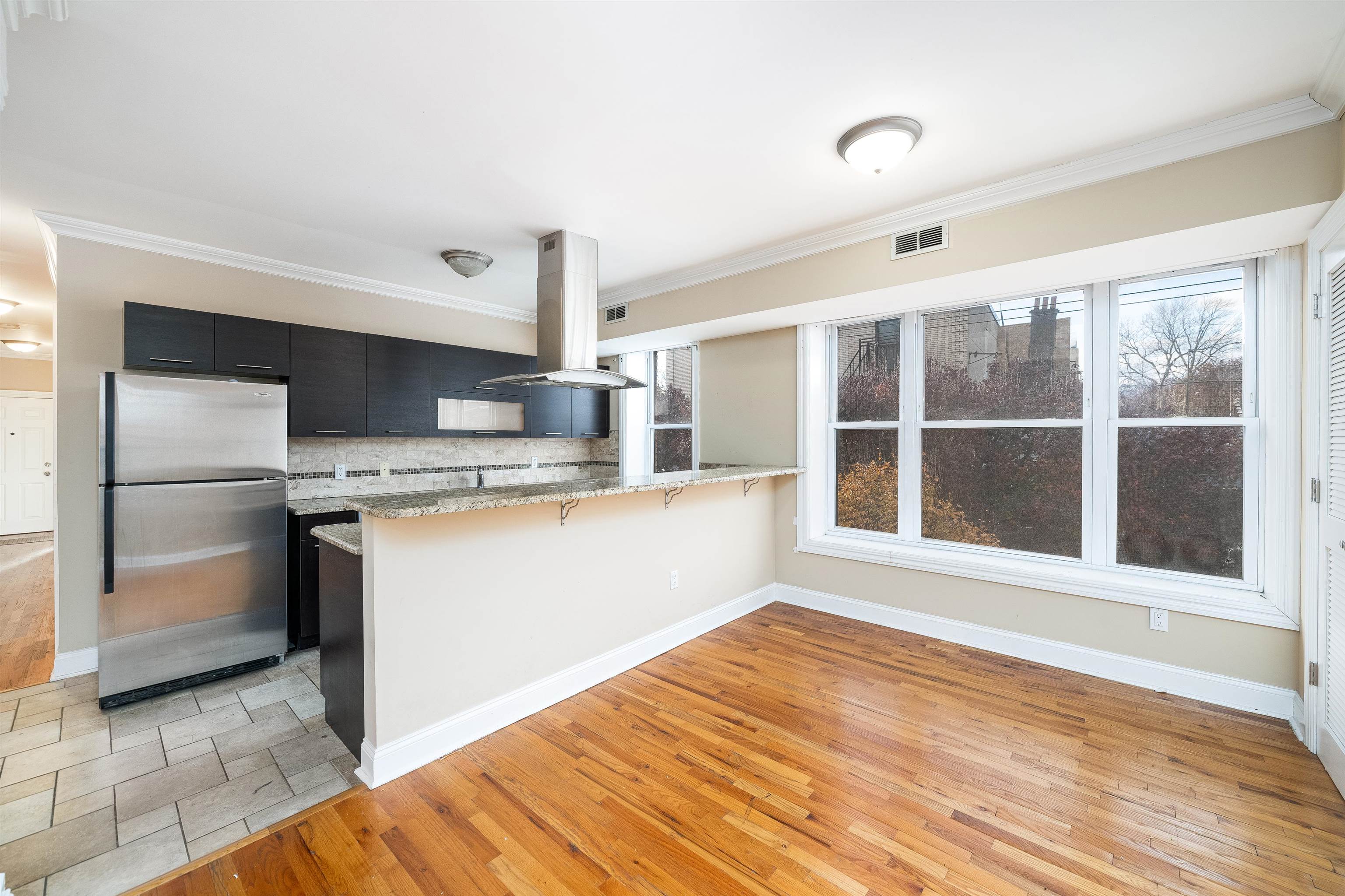 18 OAK ST Unit: 4