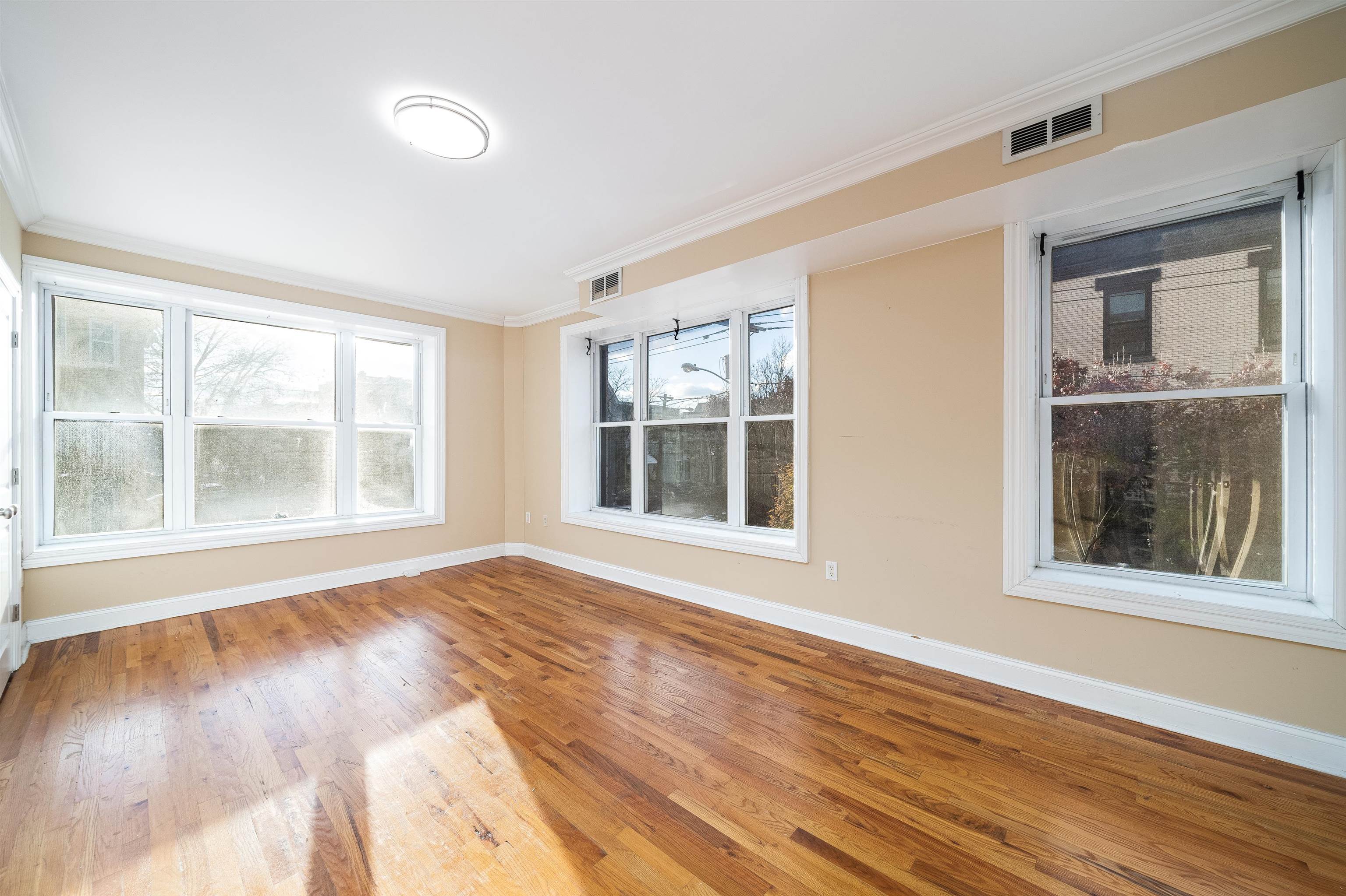 18 OAK ST Unit: 4