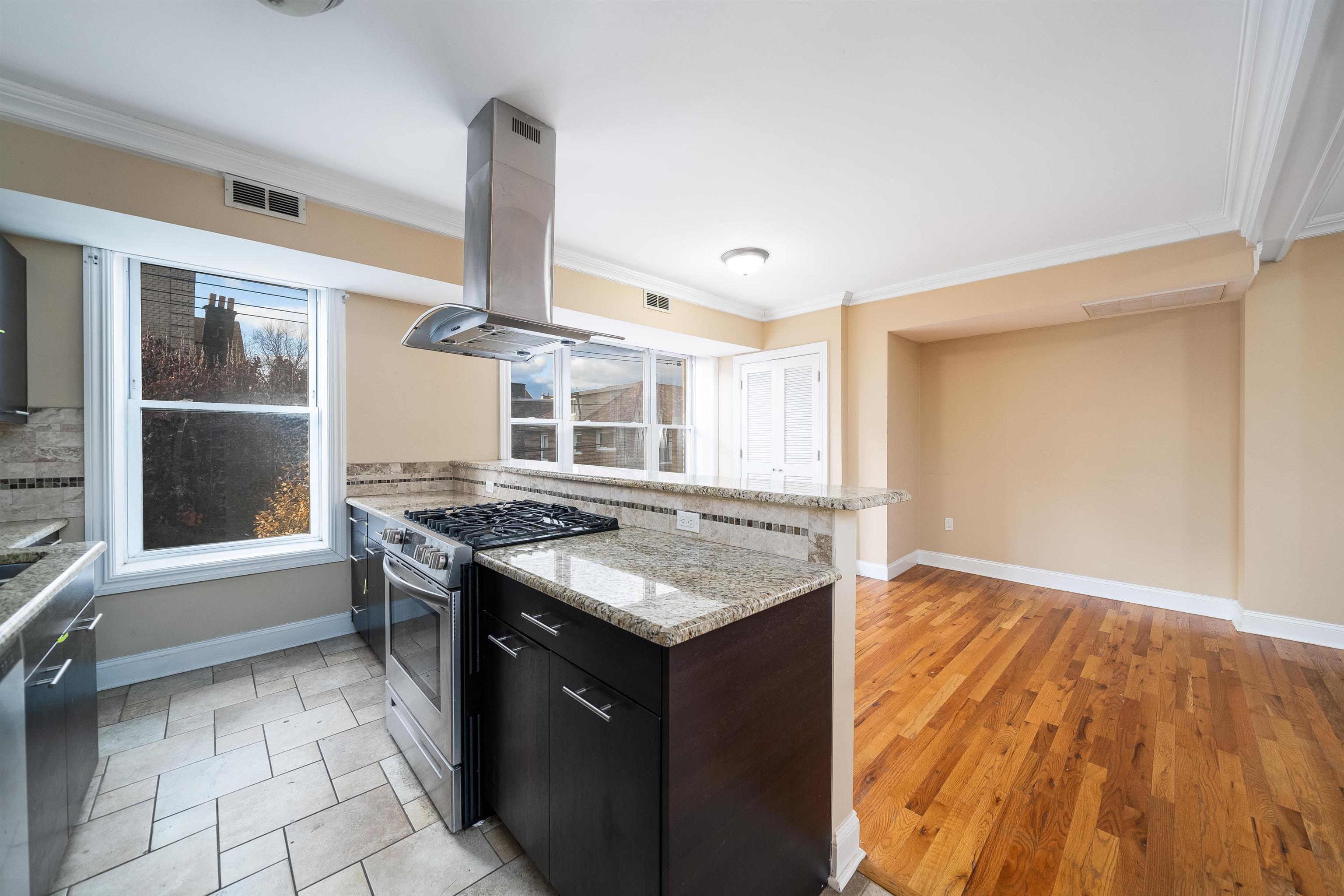 18 OAK ST Unit: 4