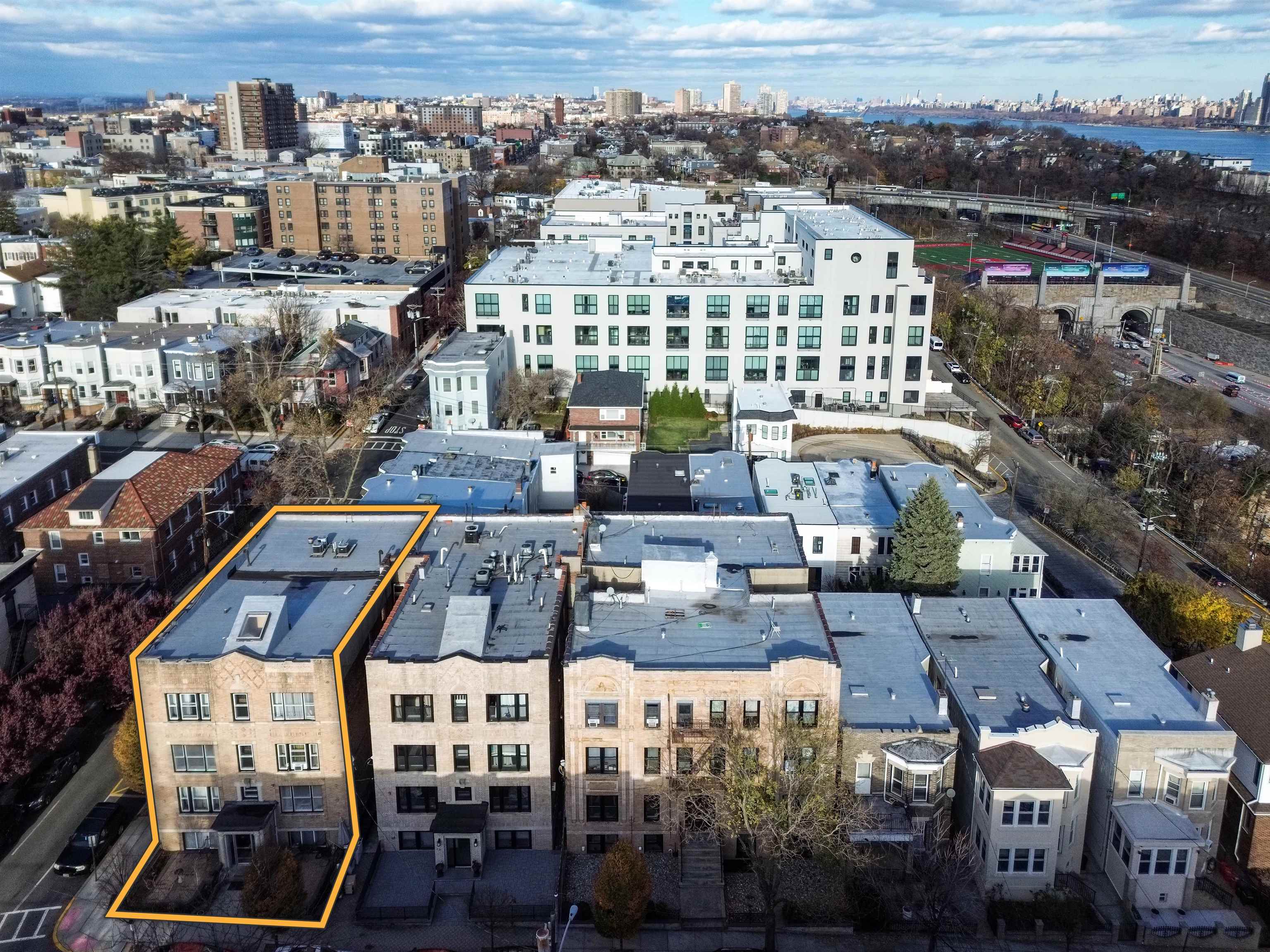 18 OAK ST Unit: 4