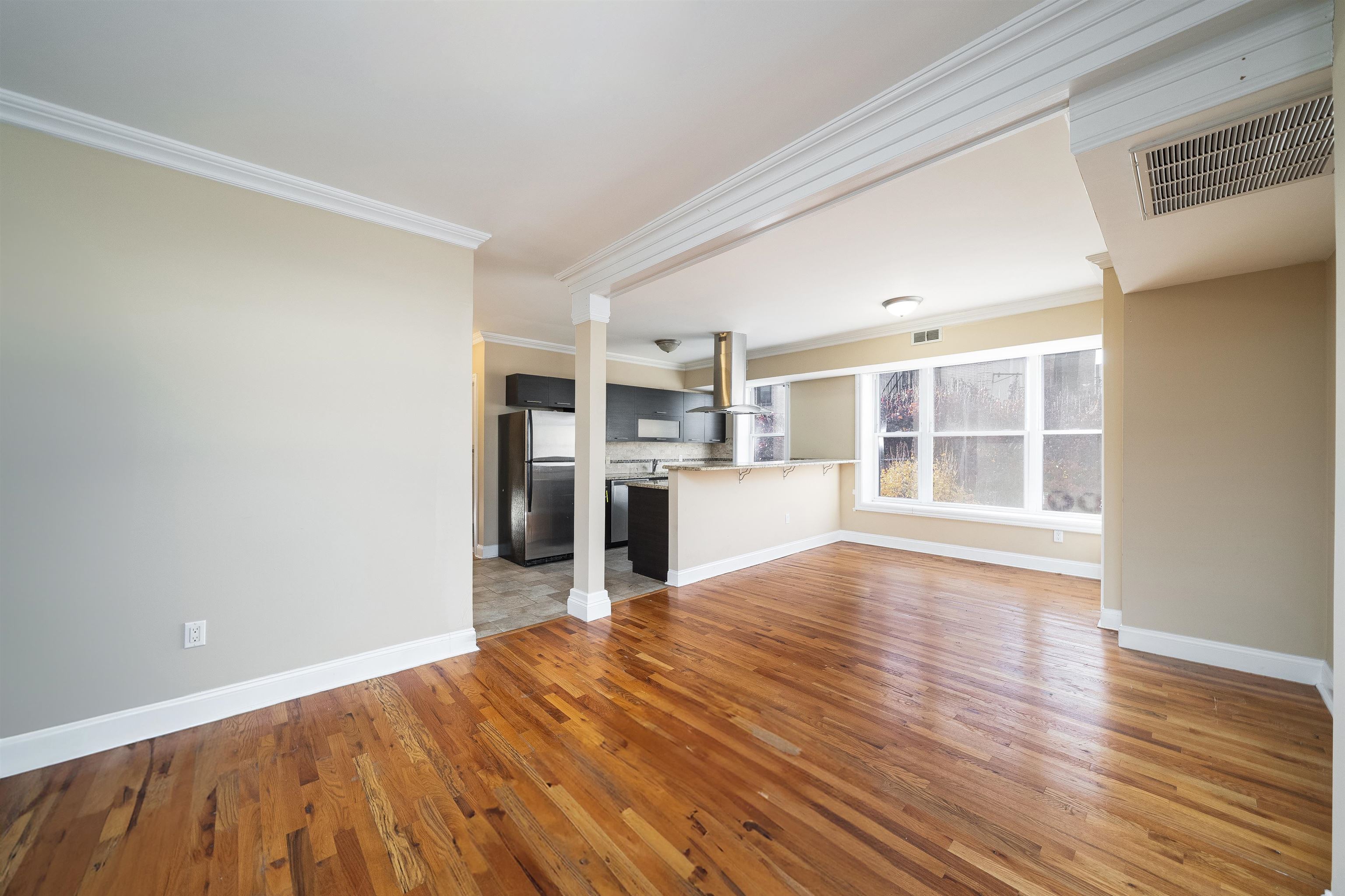 18 OAK ST Unit: 4