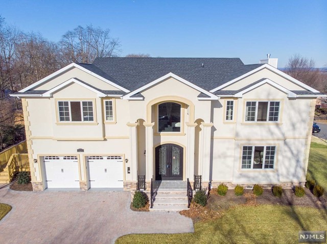223 Hillcrest Drive