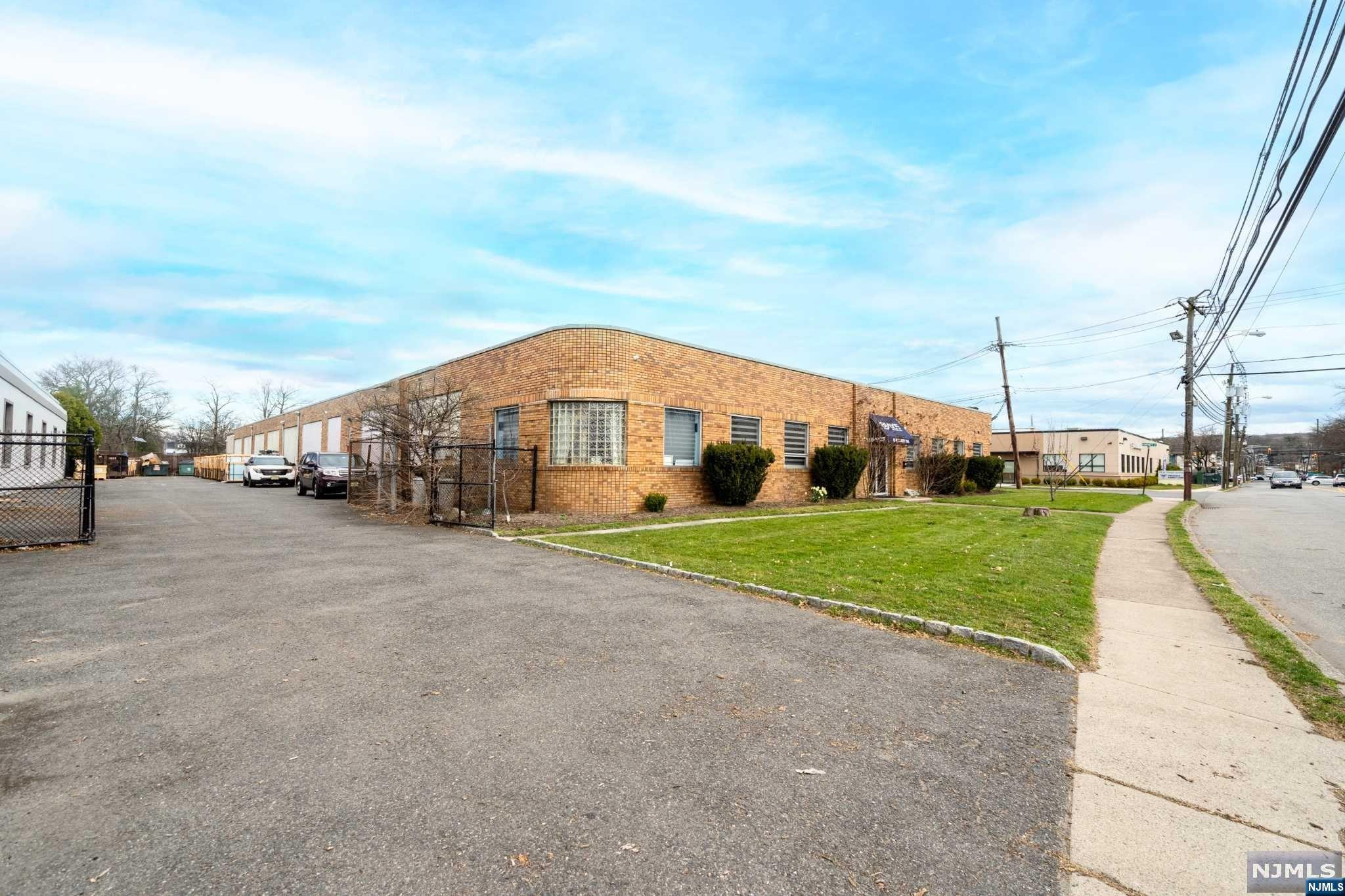 83-91 W Forest Avenue
