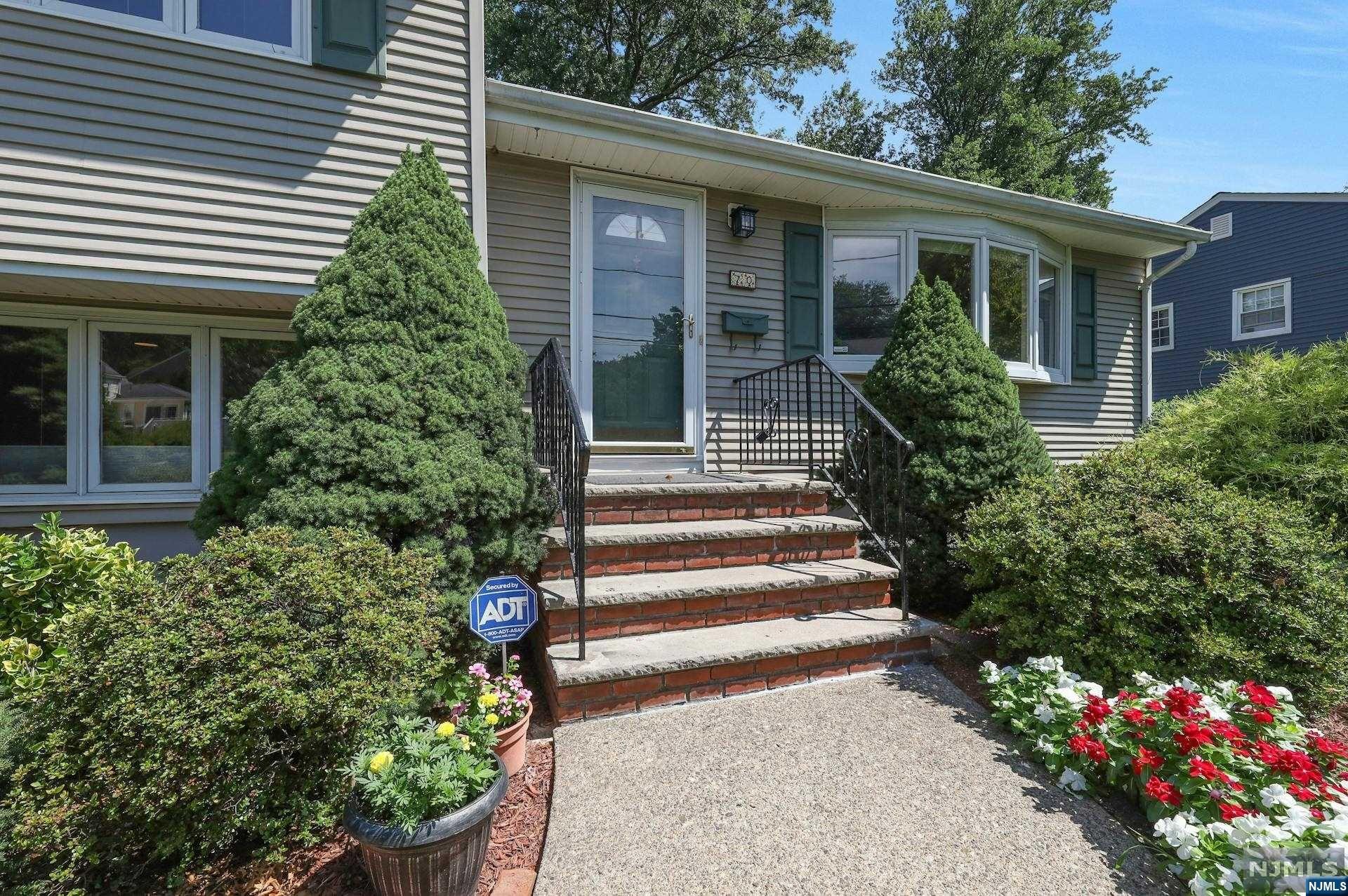 70 Vivian Avenue