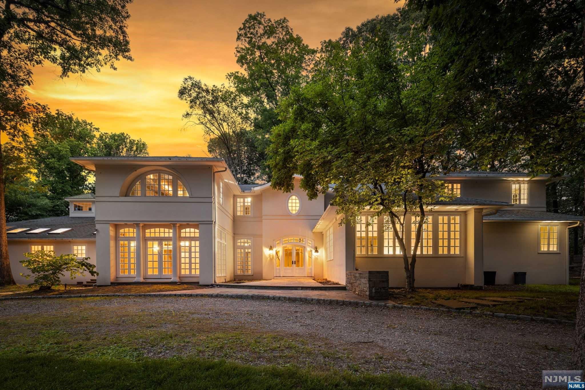 27 Pascack Road
