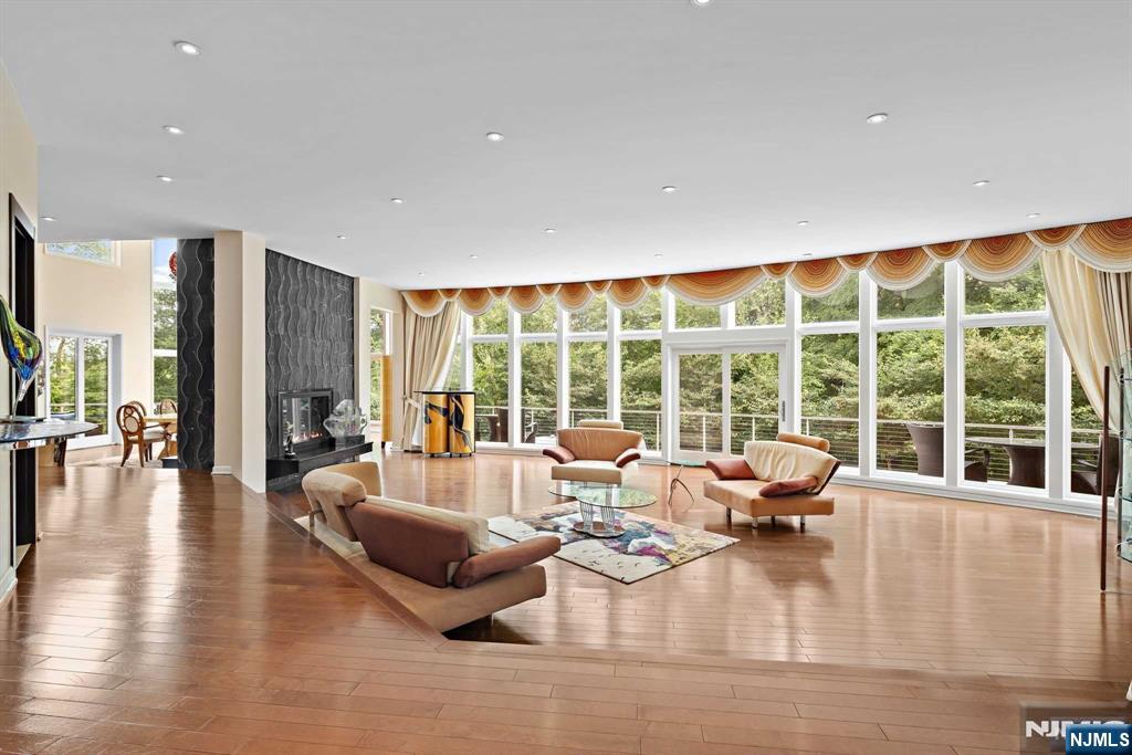 797 W Shore Drive
