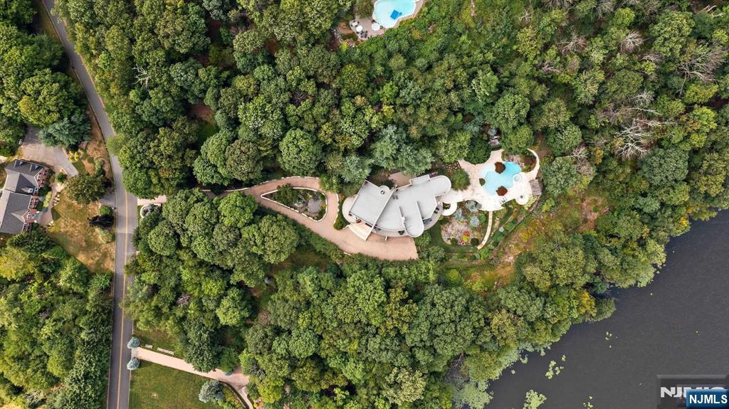797 W Shore Drive