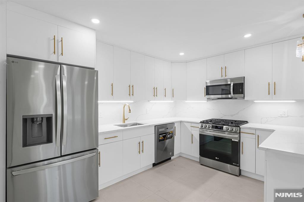 25 Russell Avenue