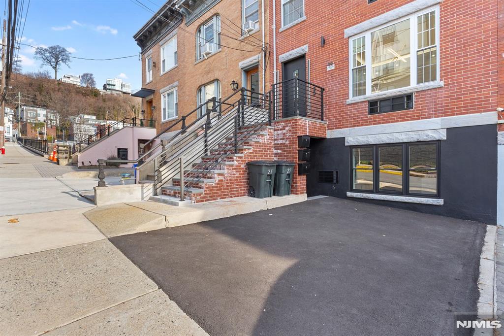 25 Russell Avenue
