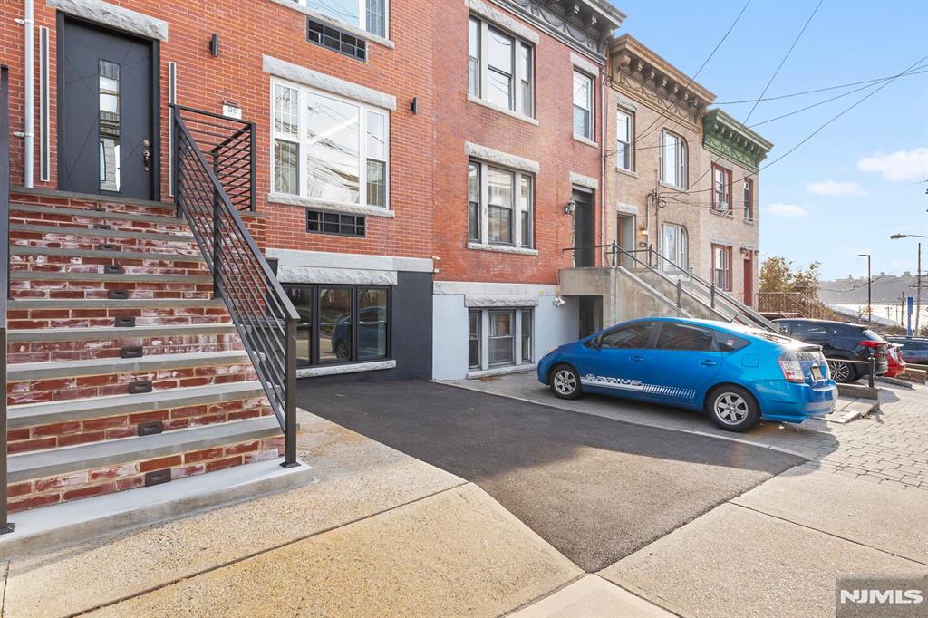 25 Russell Avenue