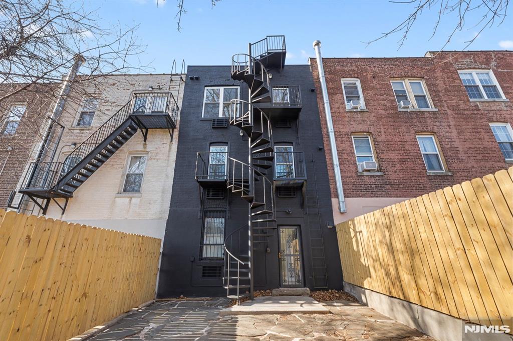 25 Russell Avenue