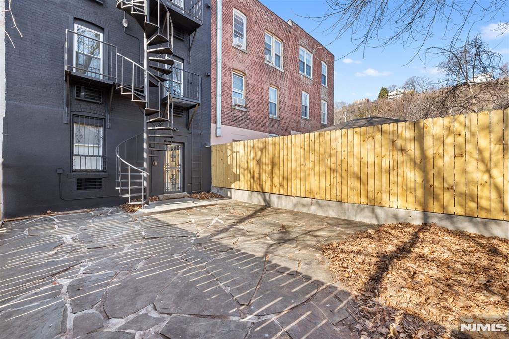 25 Russell Avenue
