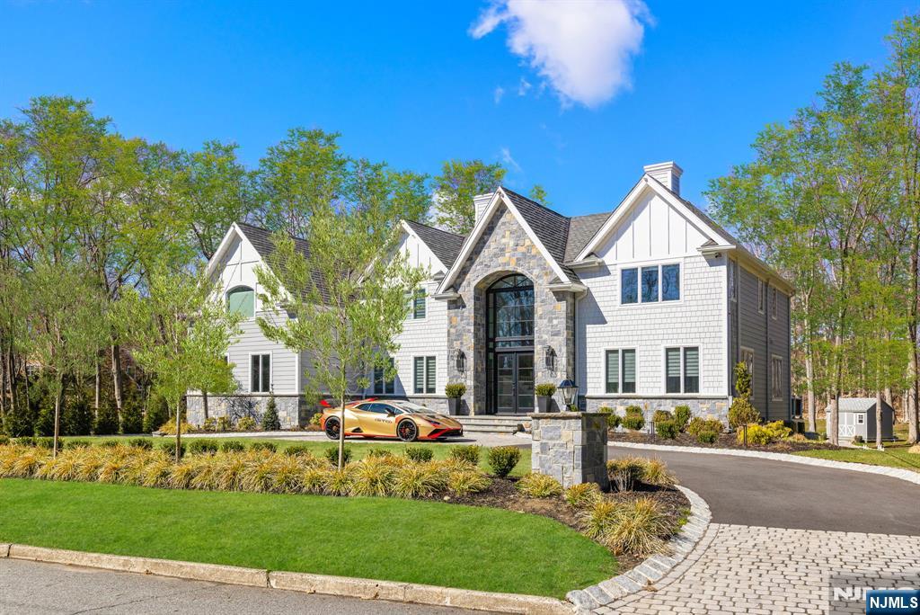 60 Pinehill Drive