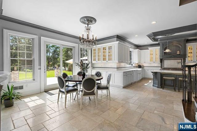 745 Colonial Road