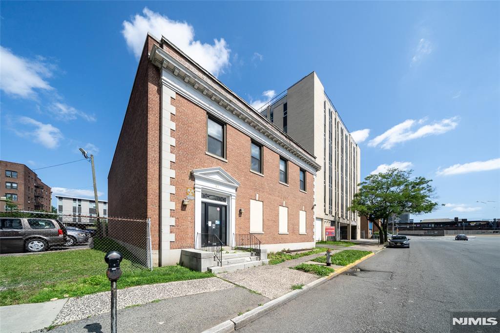 37 Evergreen Place