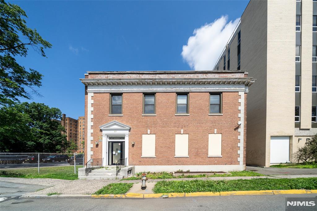 37 Evergreen Place