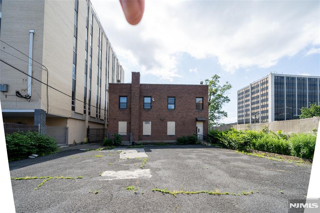 37 Evergreen Place