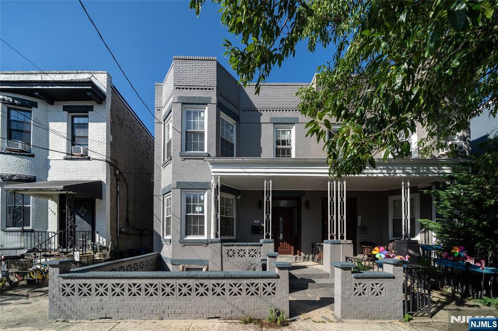 1306 27th Street 1