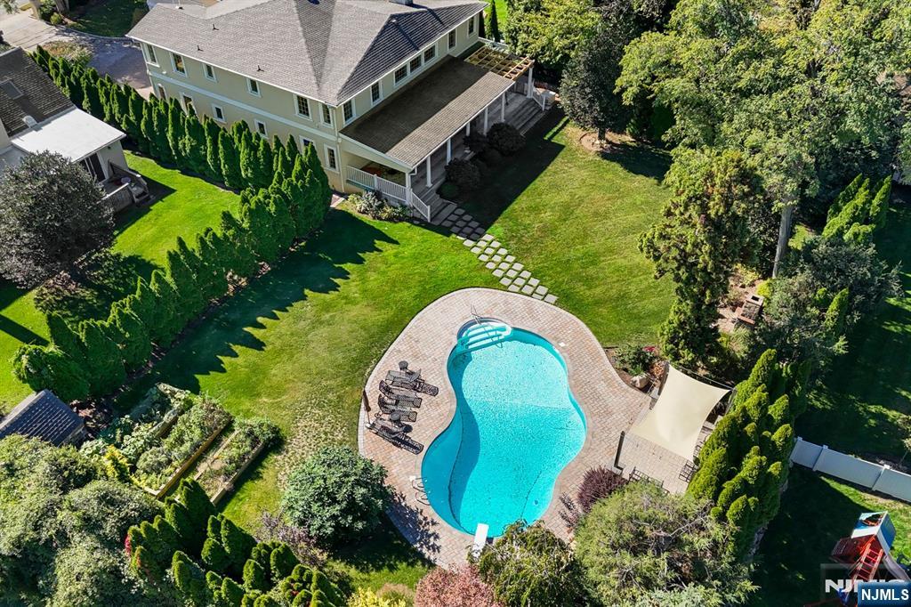 327 E Midland Avenue