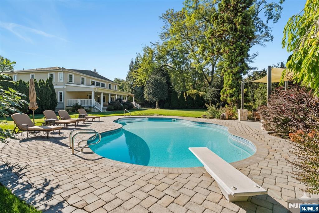 327 E Midland Avenue