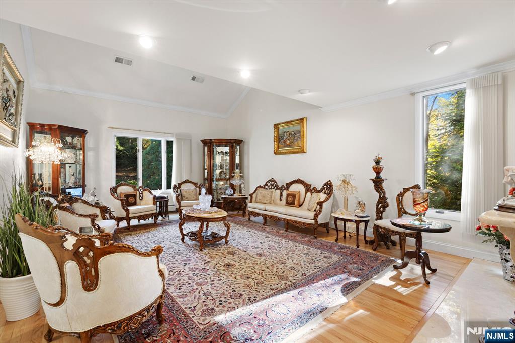 1090 High Mountain Road