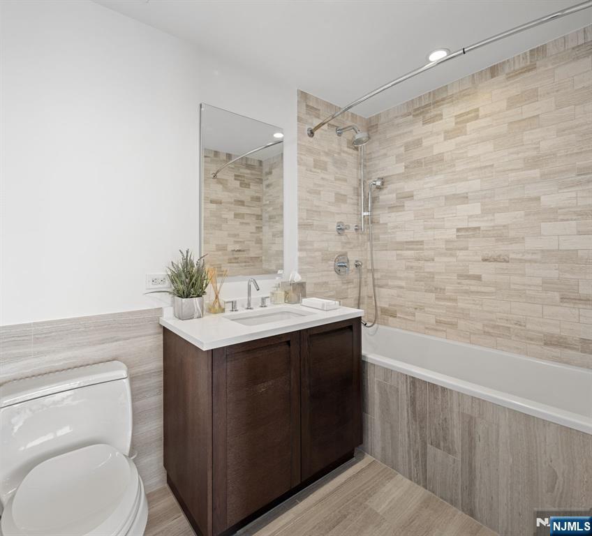 1000 Avenue At Port Imperial 410